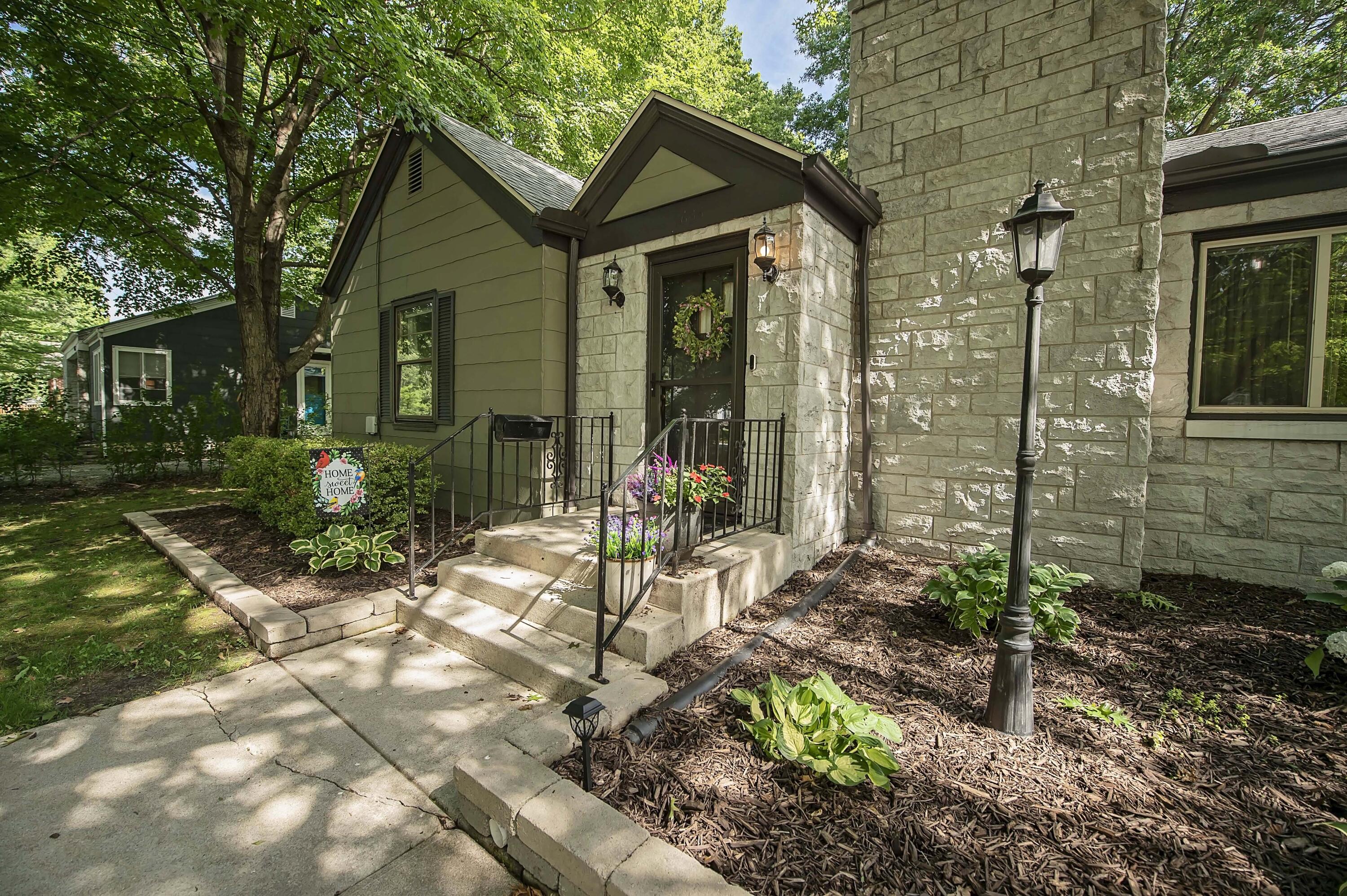 1635 E Elm Street, Springfield MO 65802