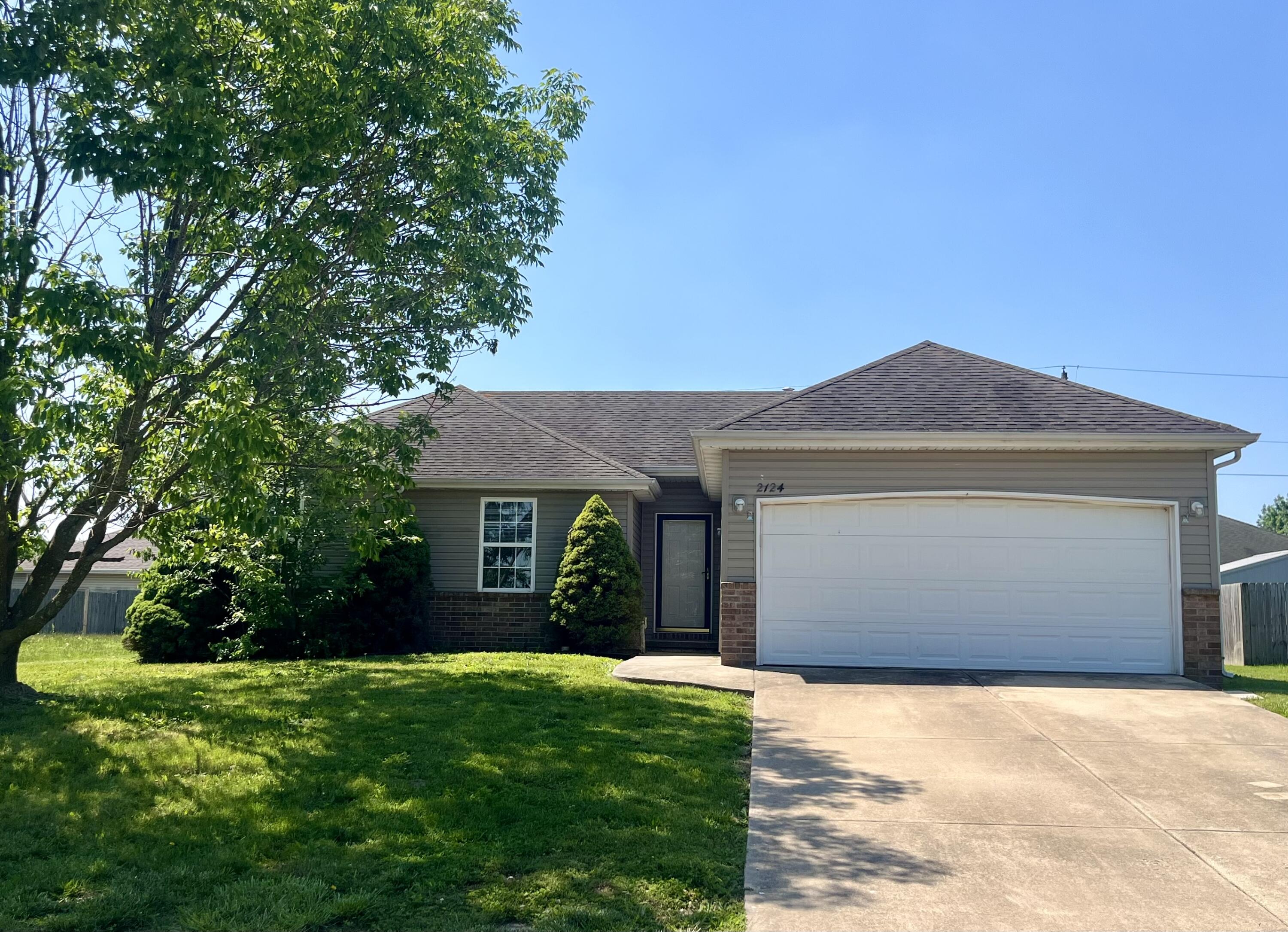 2124 E Primrose Street, Republic MO 65738