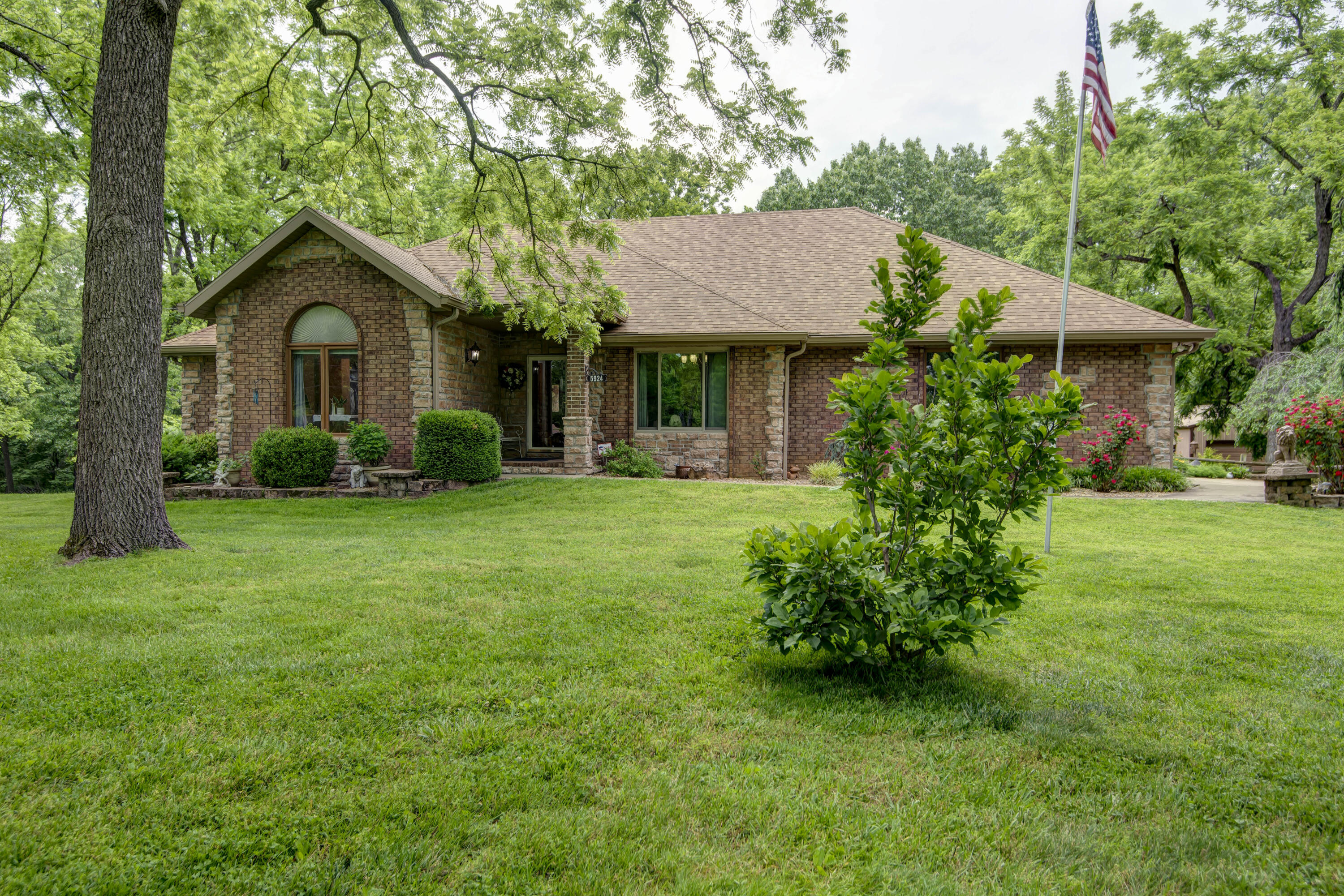 5924 S Farm Road 181, Springfield MO 65804