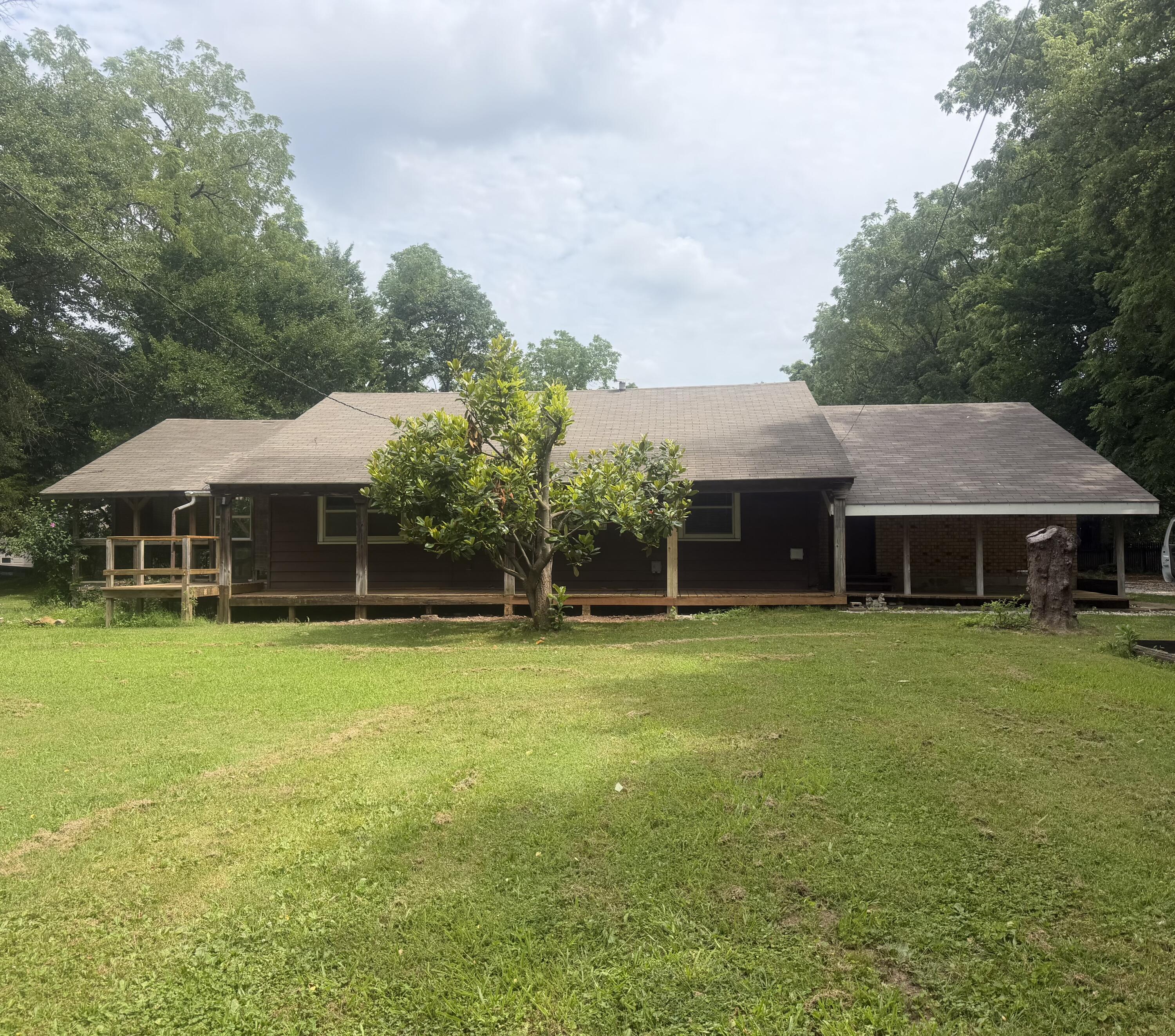 2421 E Delana Street, Springfield MO 65804