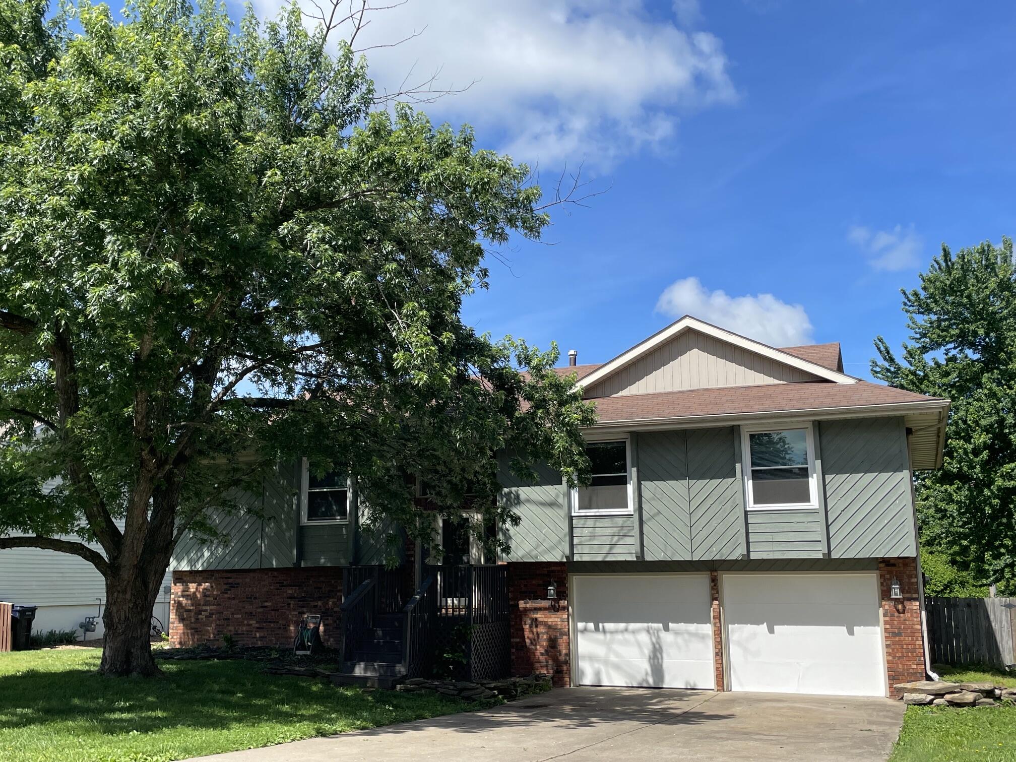3859 S Hillcrest Avenue, Springfield MO 65807