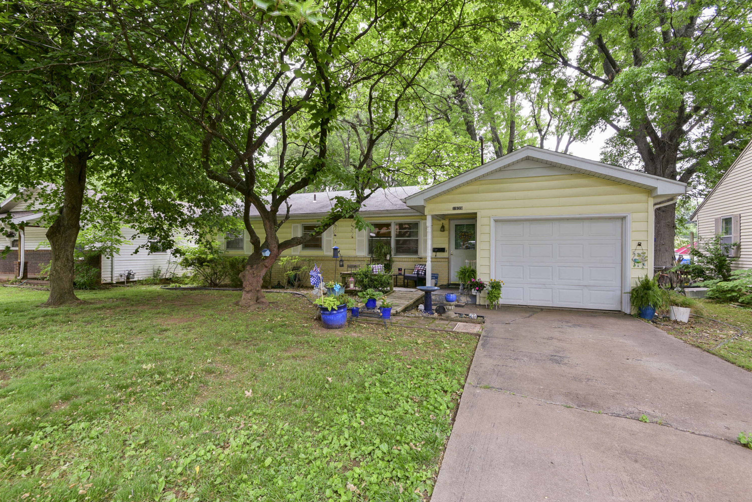 1939 S Roanoke Avenue, Springfield MO 65807