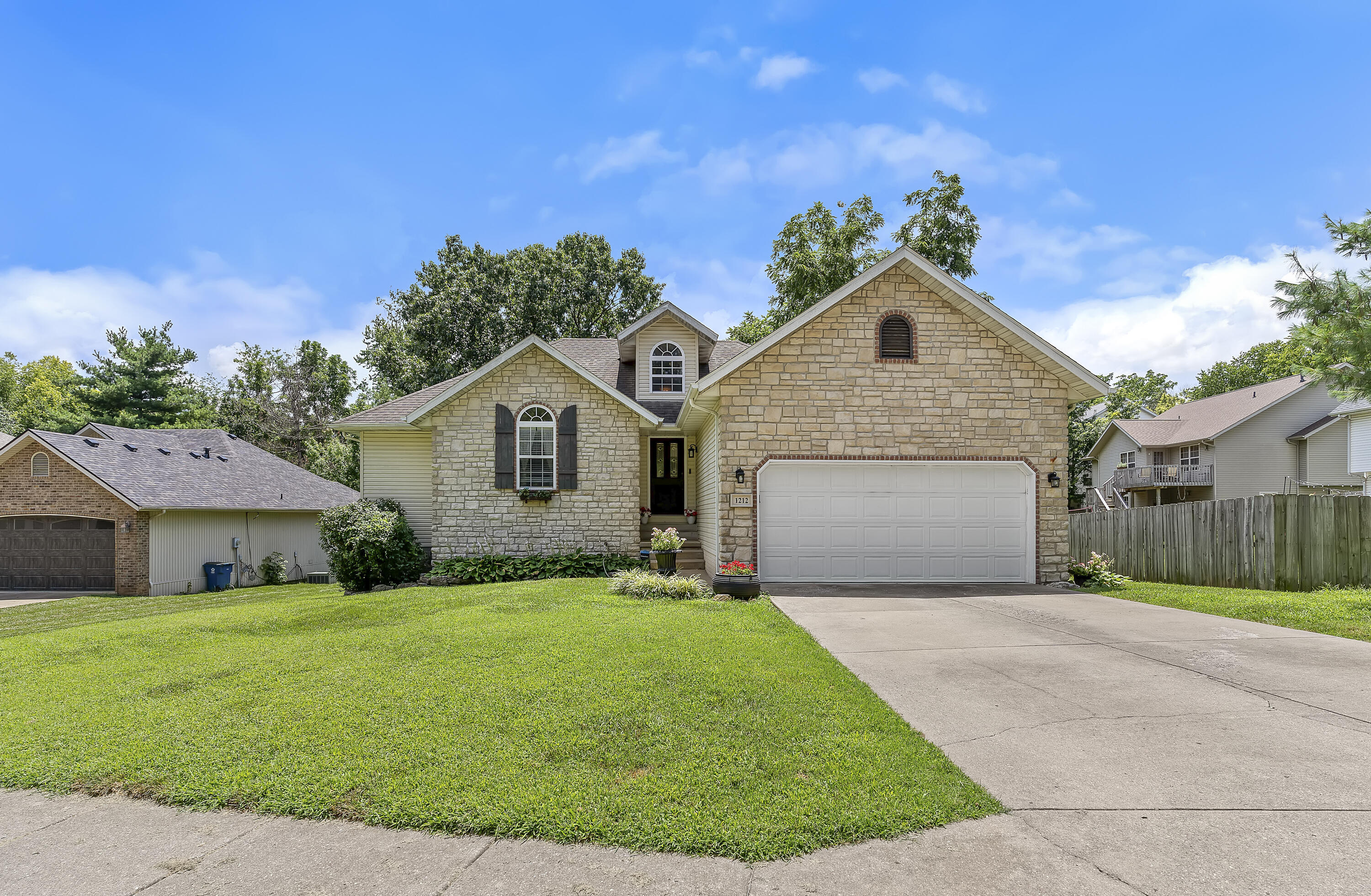 1212 W Merlin Drive, Ozark MO 65721