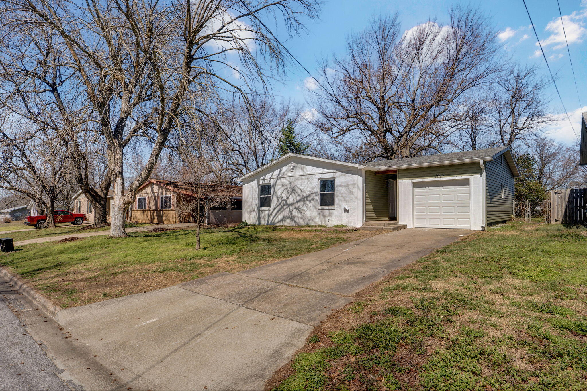 1017 E Mcclernon Street, Springfield MO 65803