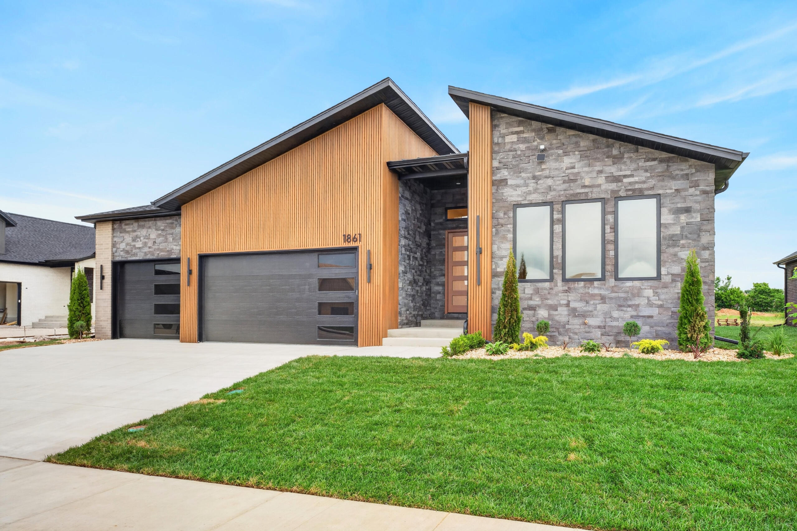 1861 E Skyline Avenue, Ozark MO 65721