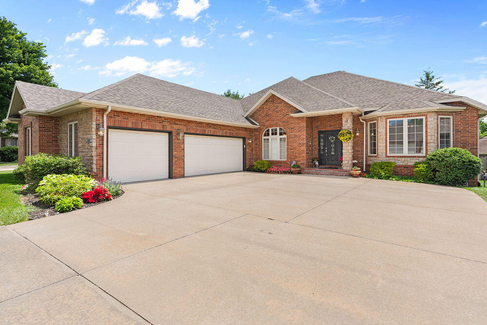 3134 W Knob Hill Street, Springfield MO 65810