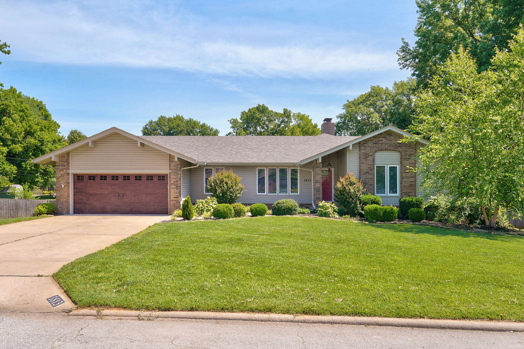 1813 E Camino Alto Street, Springfield MO 65804