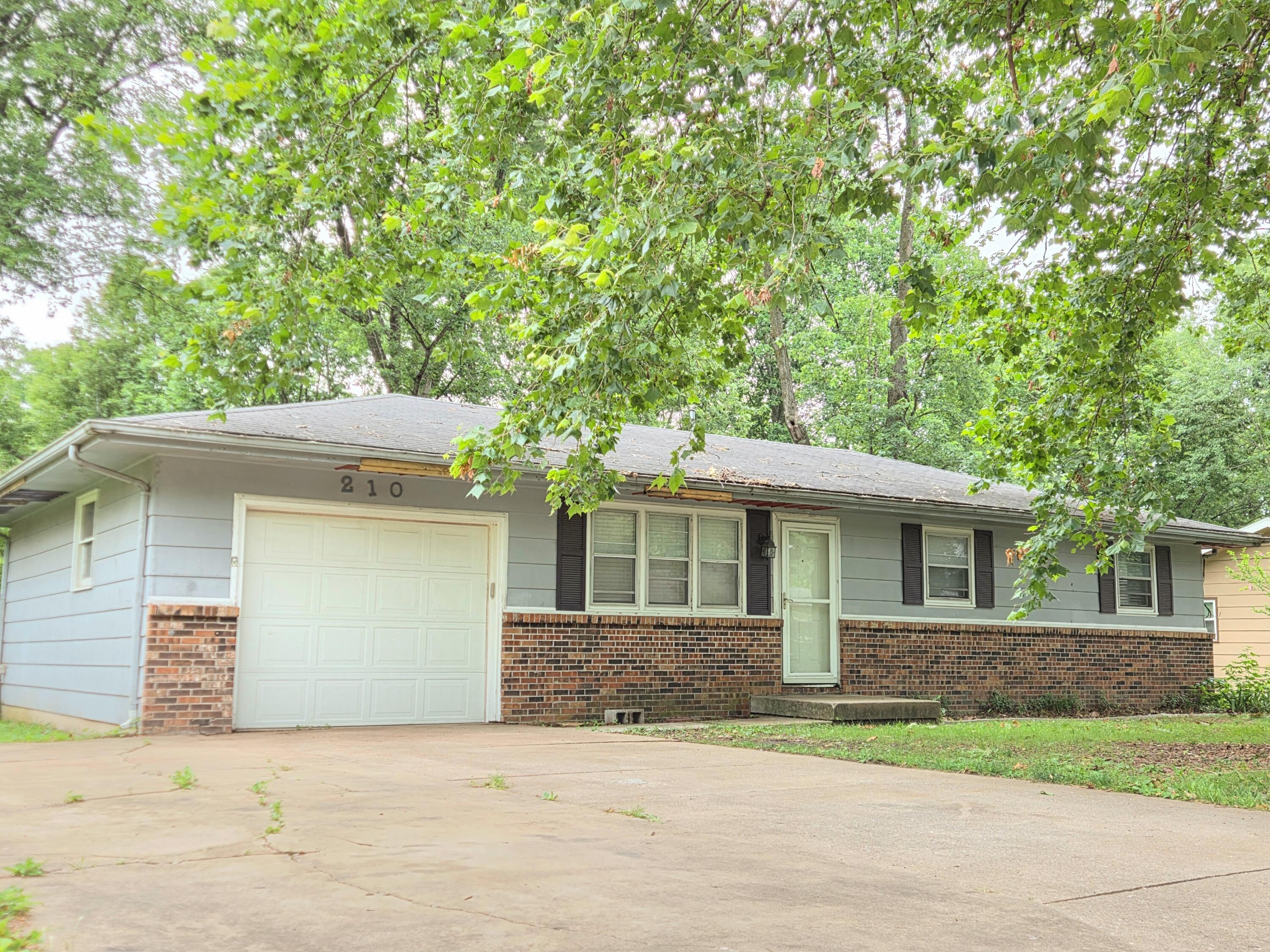 210 S Drenda Avenue, Republic MO 65738