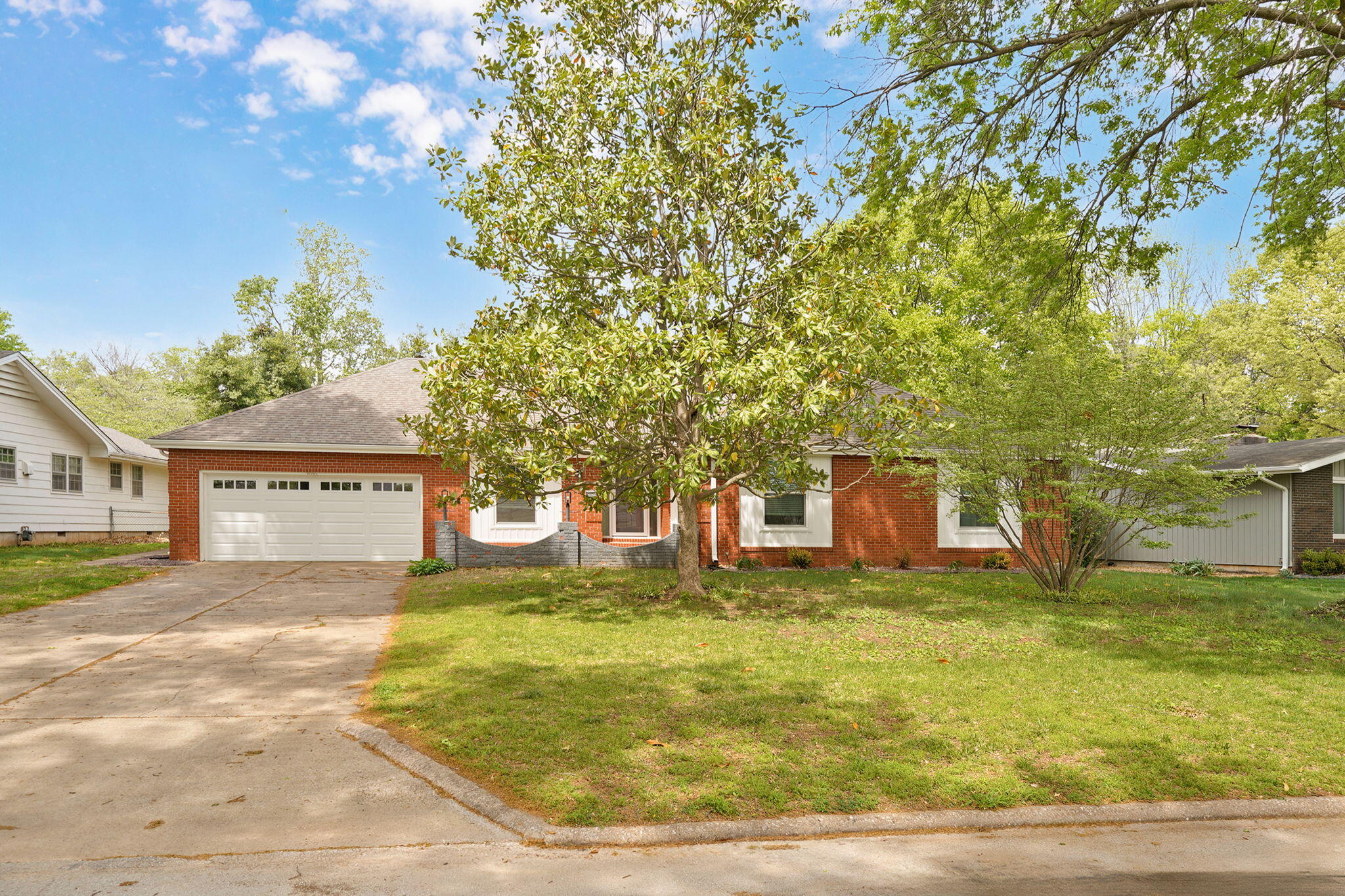1919 E Meadow Drive, Springfield MO 65804