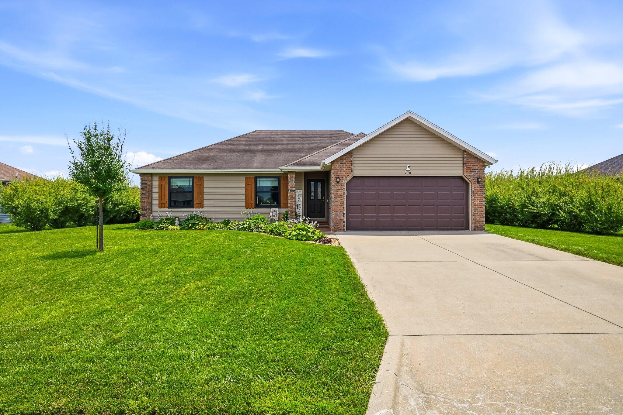 710 W Lexington Circle, Clever MO 65631