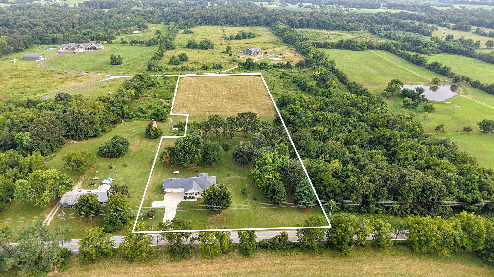 8592 W Farm Road 104, Willard MO 65781