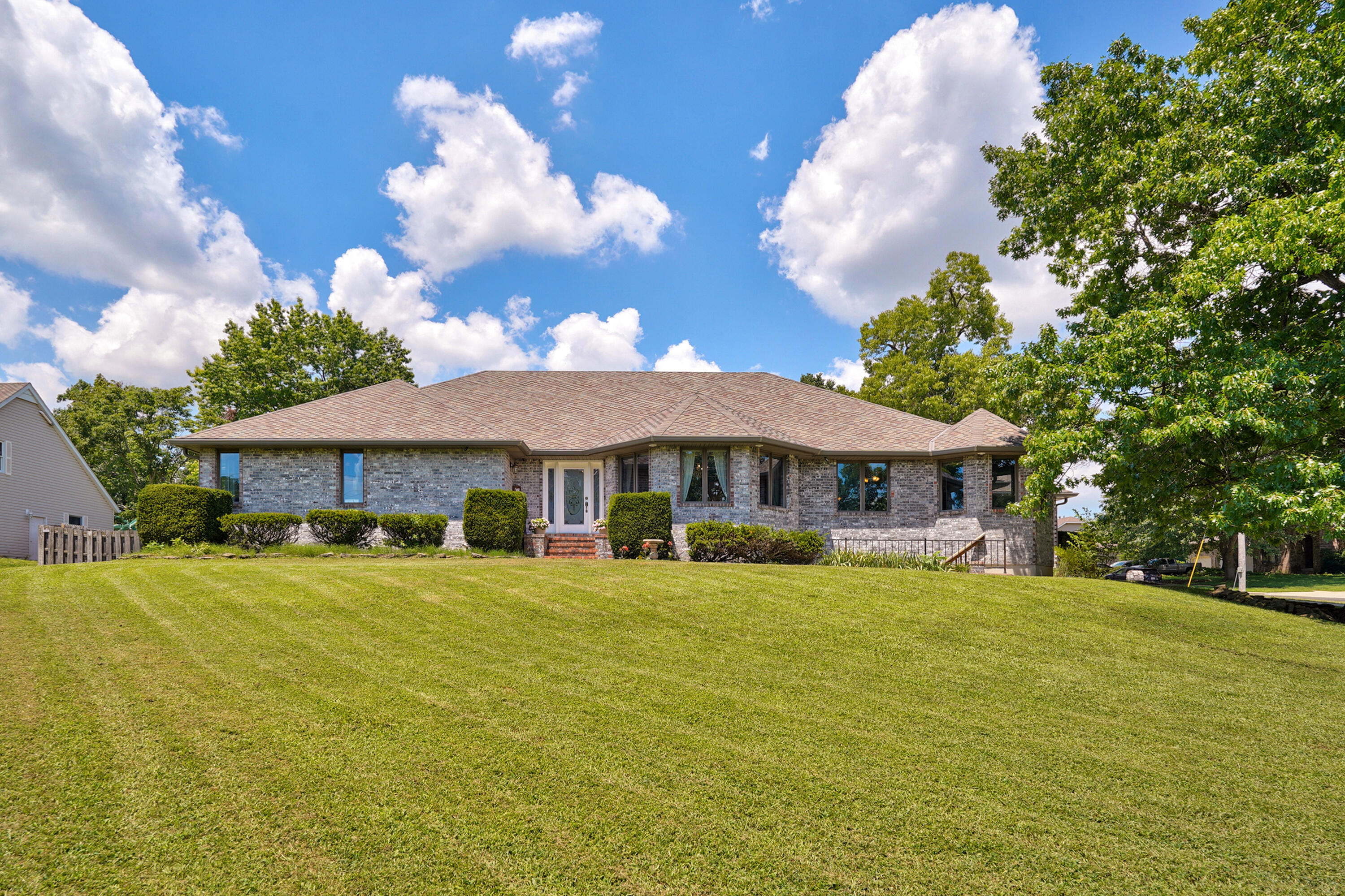4991 S Buckingham Lane, Springfield MO 65810