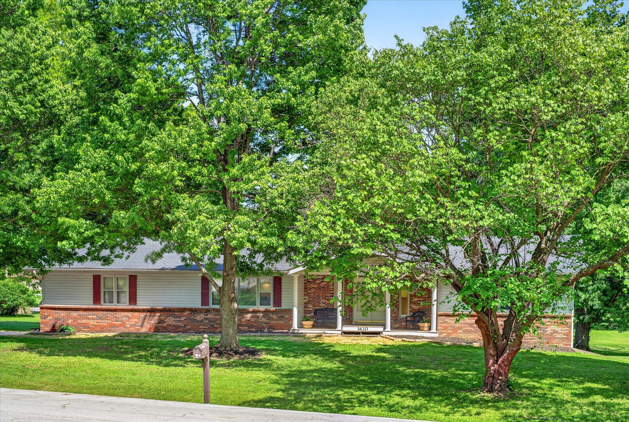 1410 S Briar Avenue, Springfield MO 65809