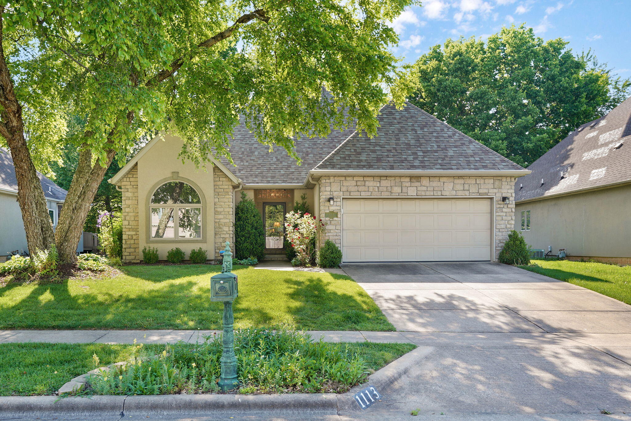 1113 S Carriage Avenue, Springfield MO 65809