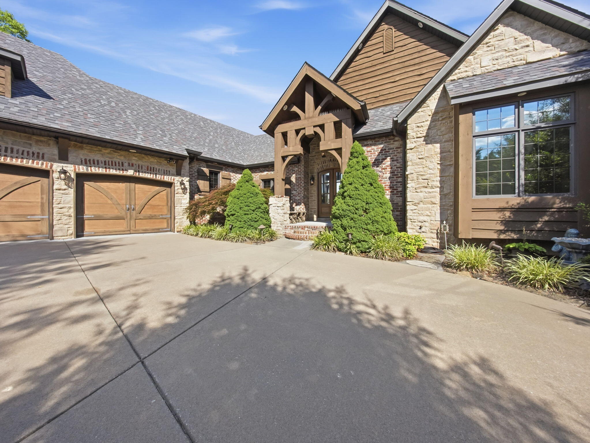 3142 W Cedarbluff Drive, Springfield MO 65810