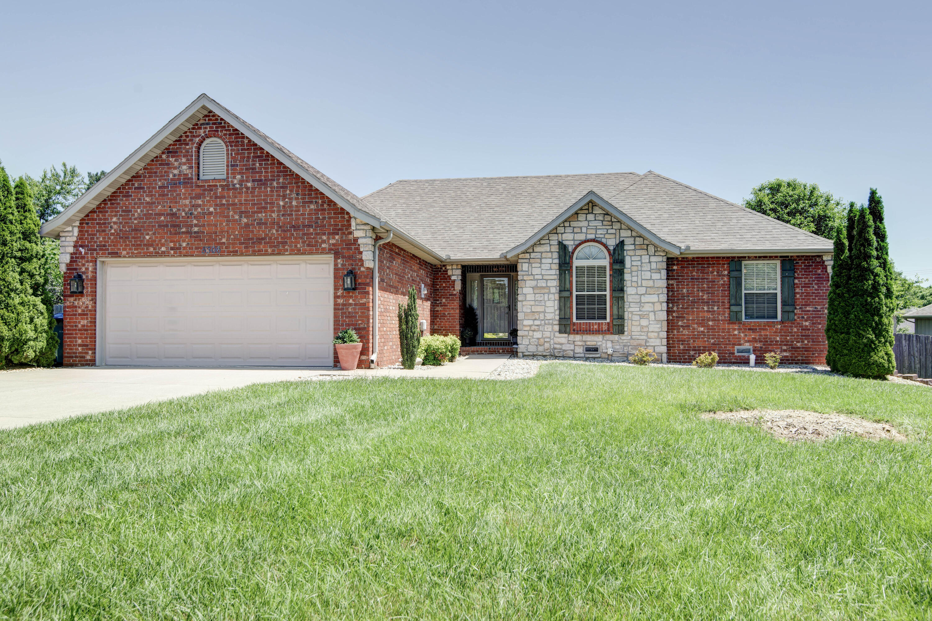 5306 N 12th Avenue, Ozark MO 65721