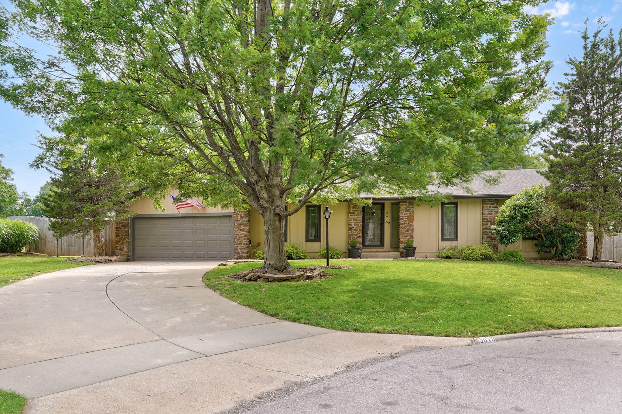 3615 S Parkhill Avenue, Springfield MO 65807