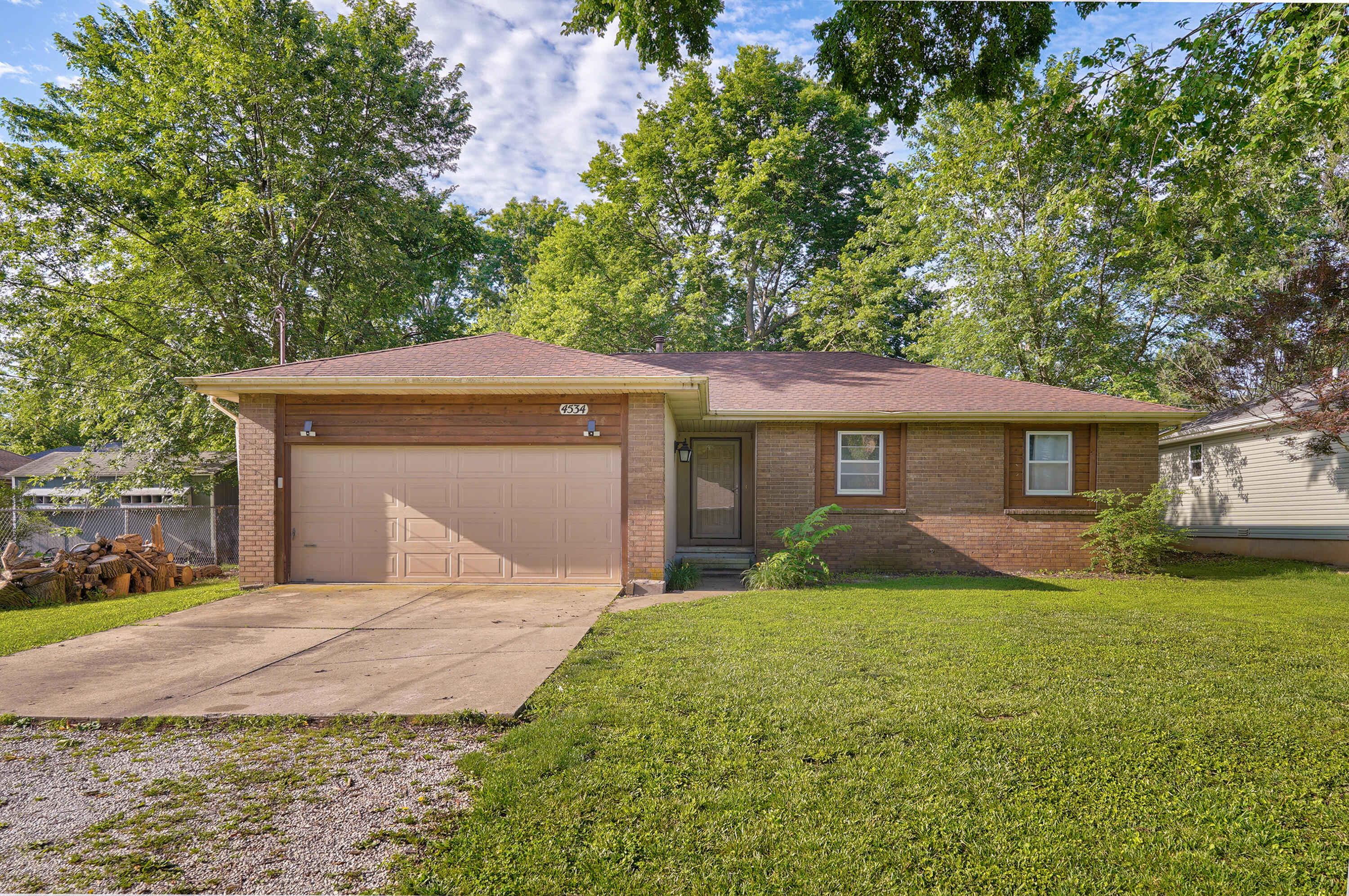 4534 W La Siesta Street, Springfield MO 65802
