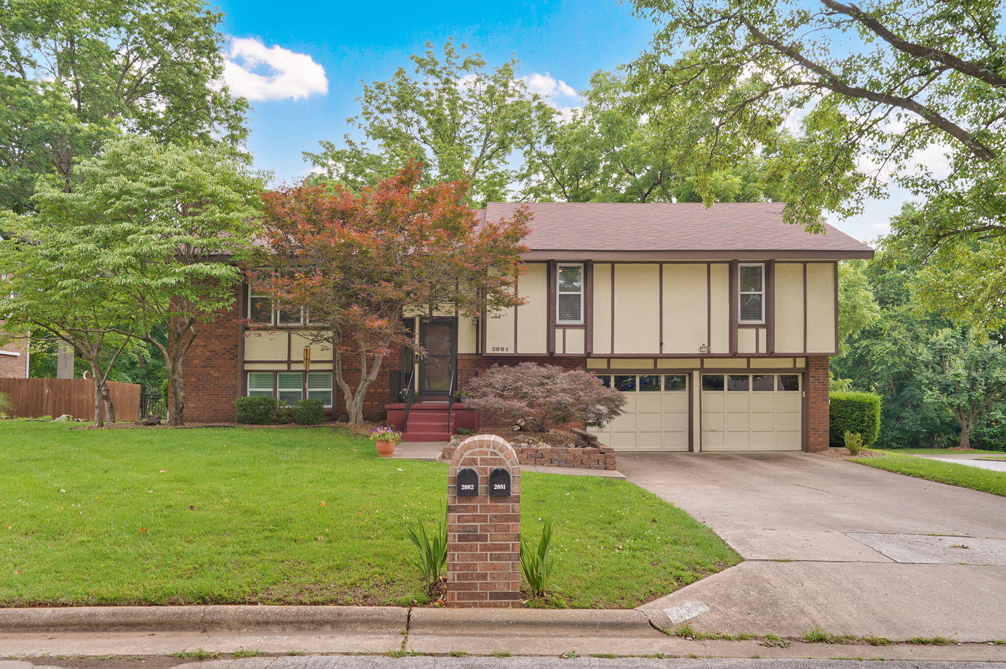 2081 E Adolphus Court, Springfield MO 65804