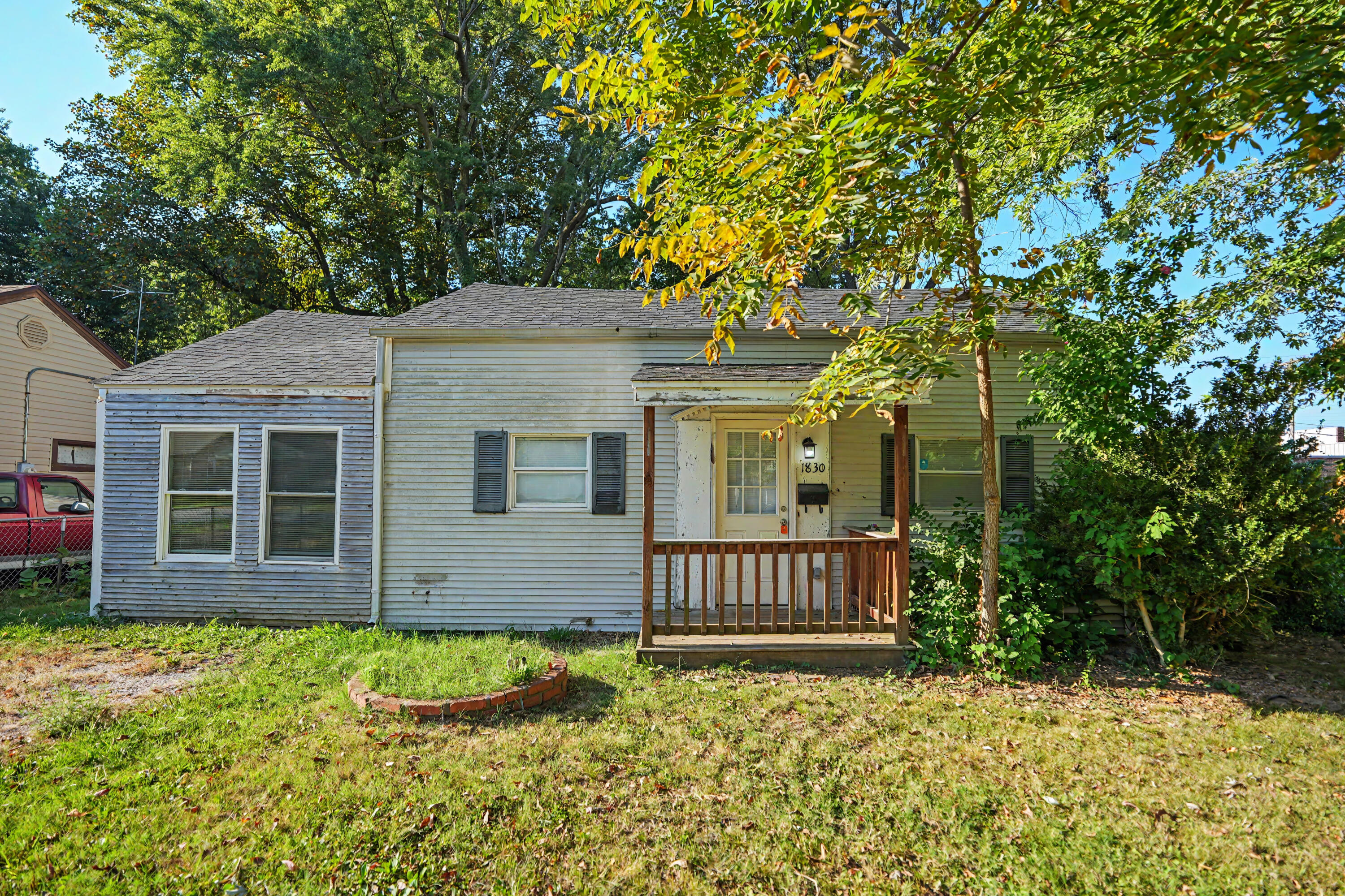 1830 E Monroe Terrace, Springfield MO 65802