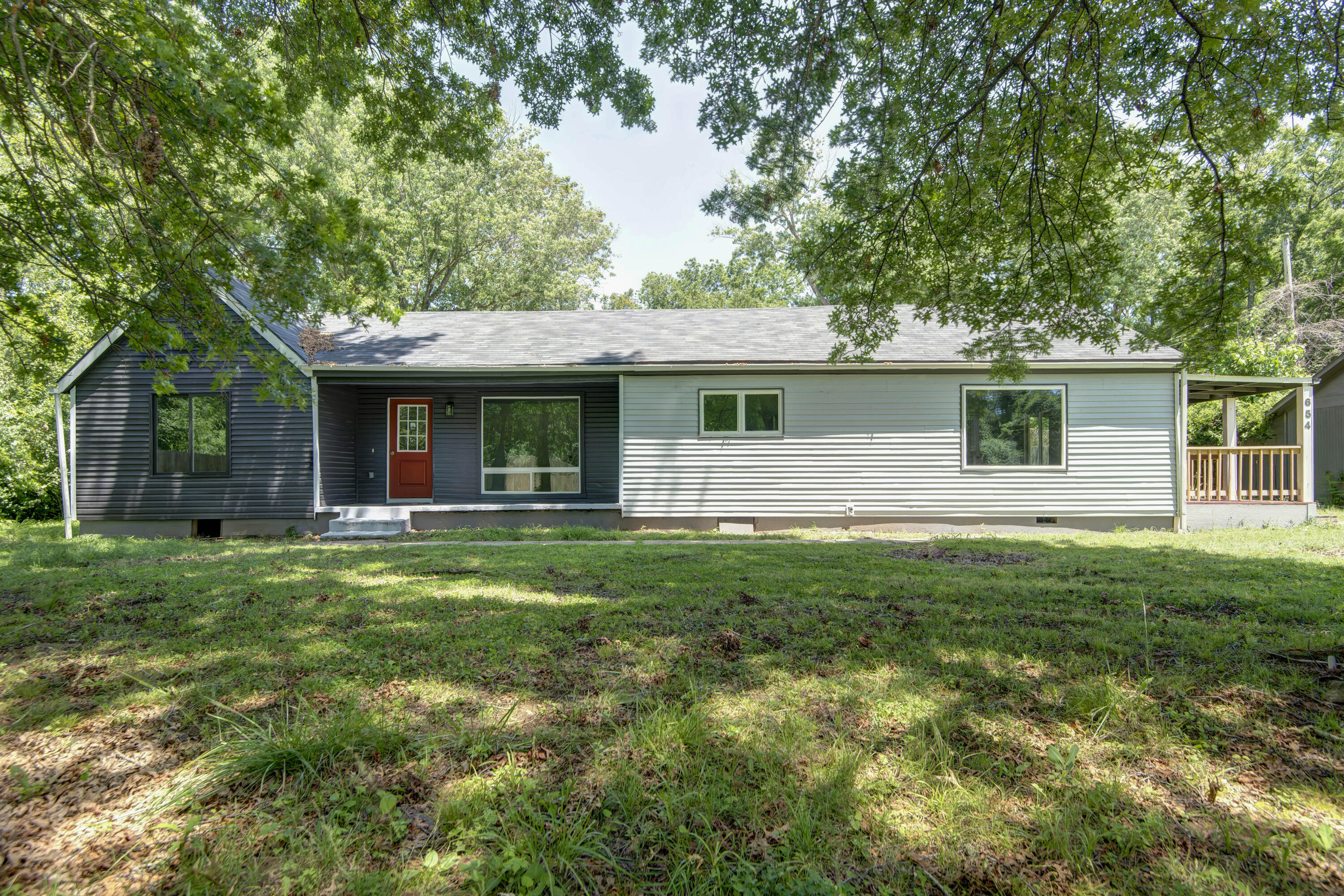654 S Laurel Avenue, Springfield MO 65802