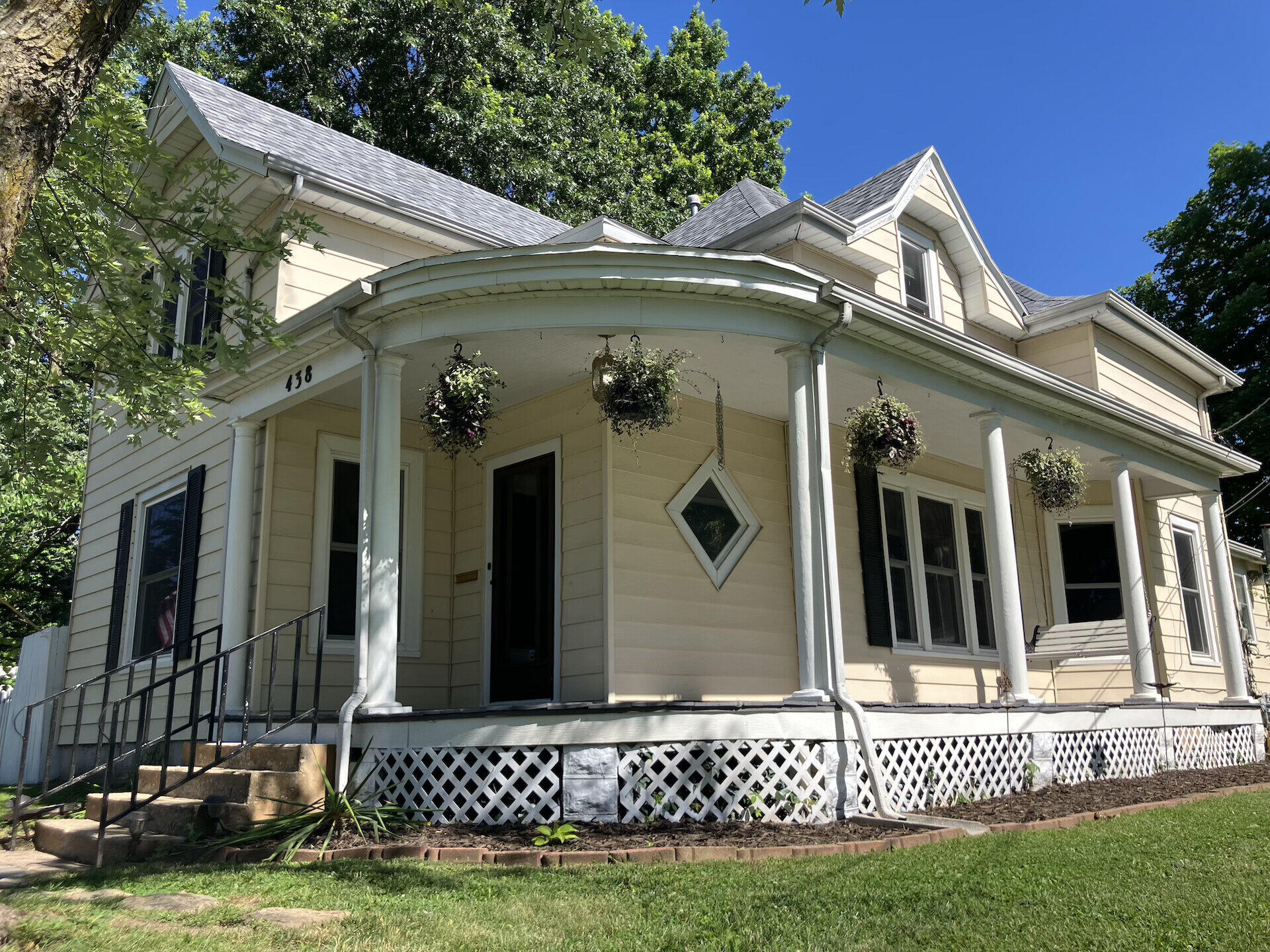 438 E Washington Street, Marshfield MO 65706