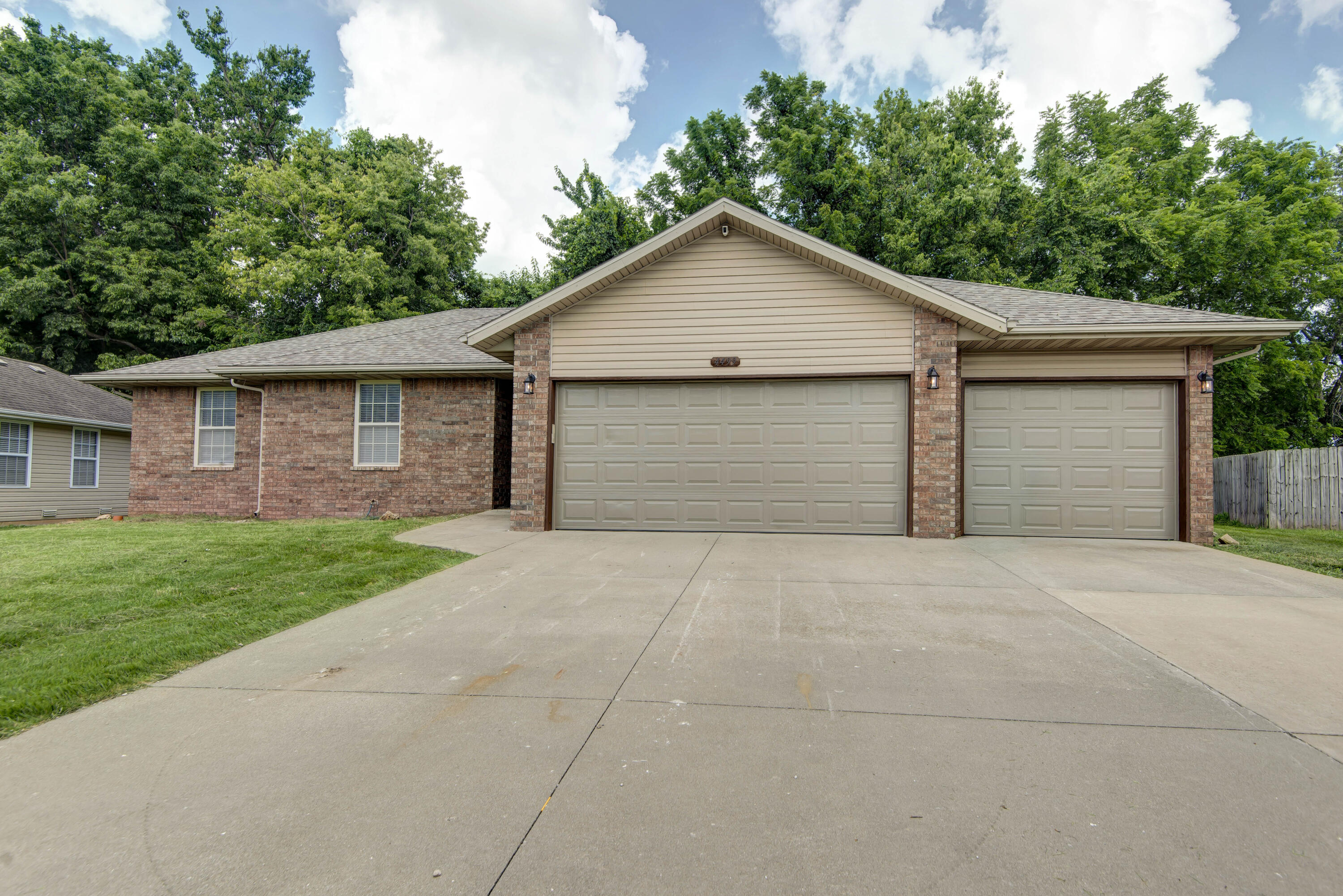 4499 W Nicholas Street, Springfield MO 65802