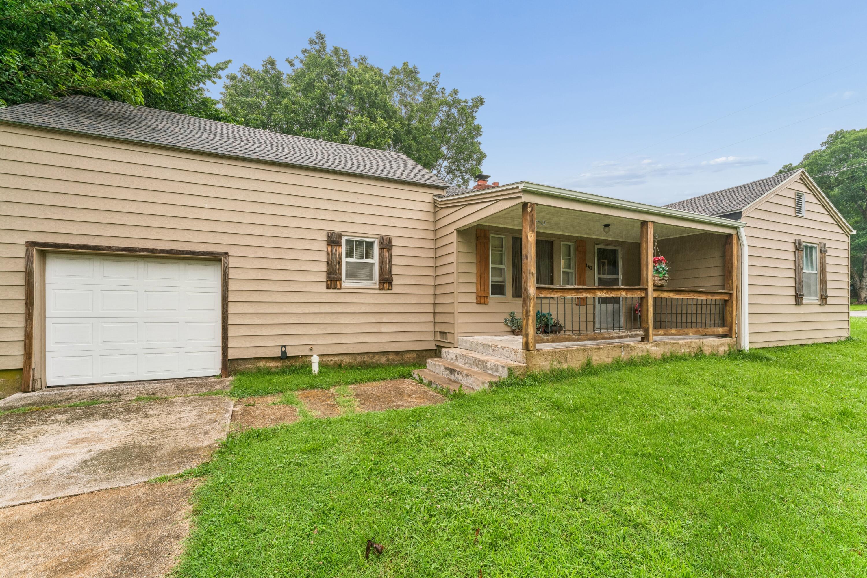 443 E Burford Street, Marshfield MO 65706