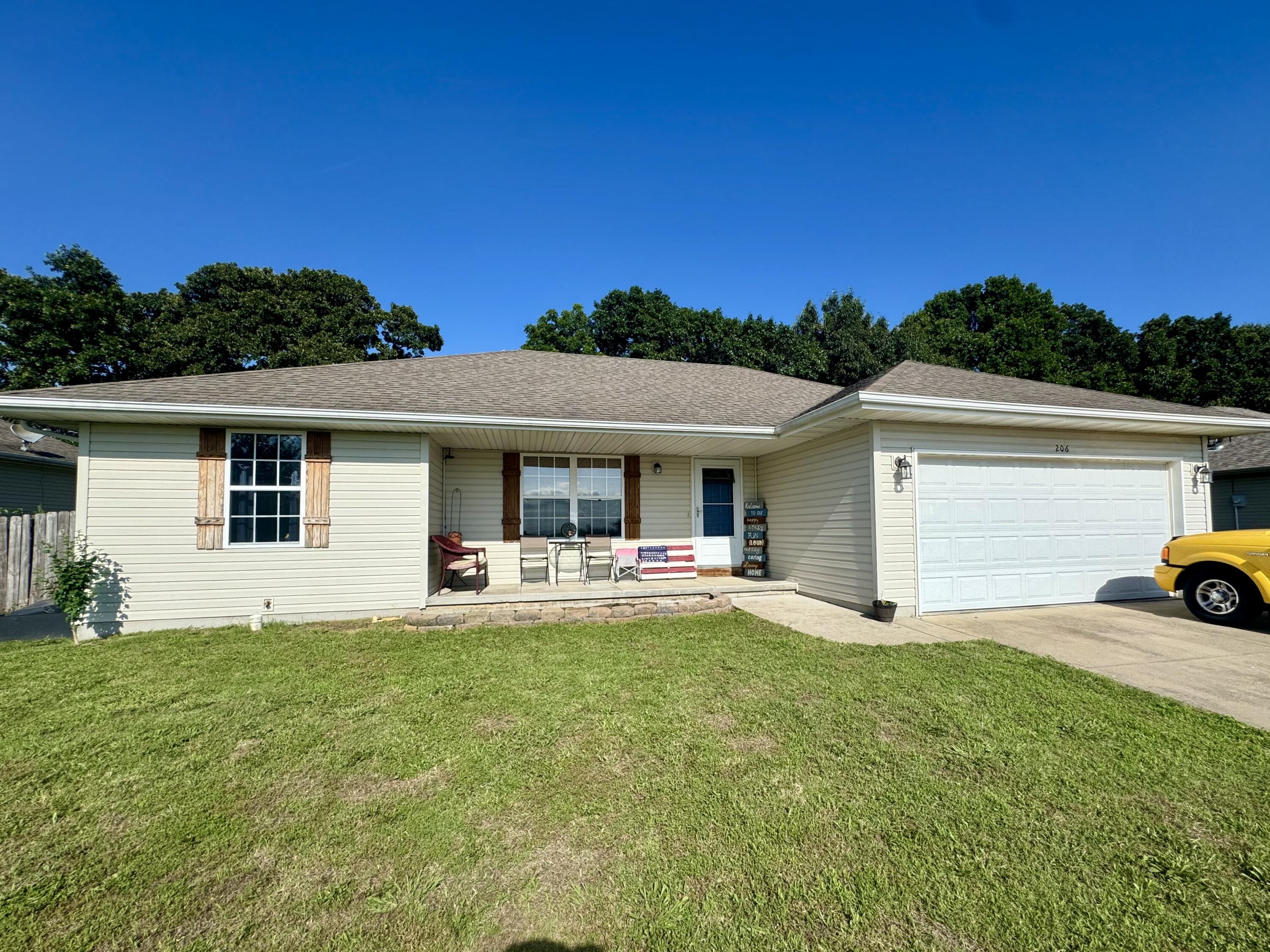 206 Spruce Avenue, Clever MO 65631