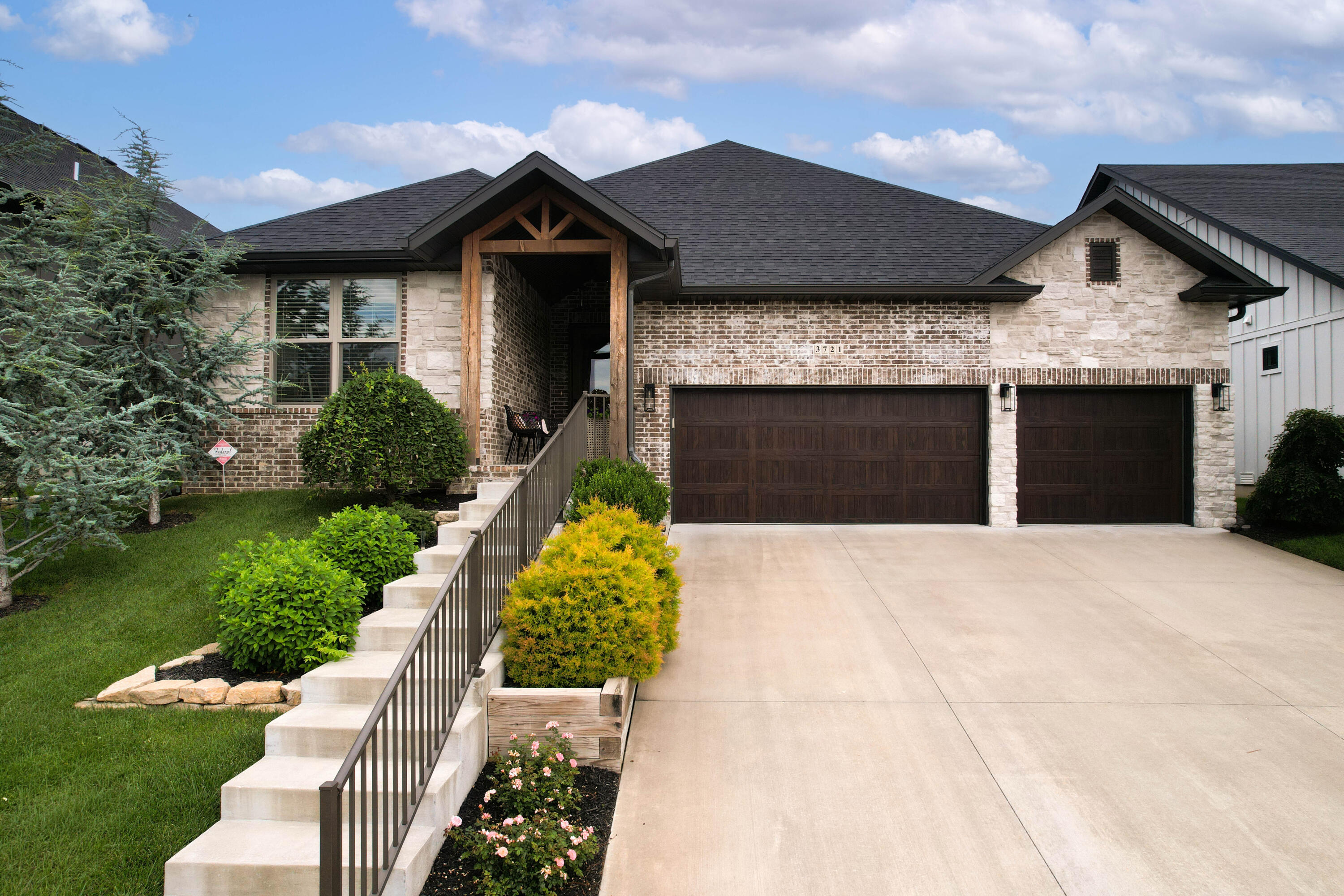 3721 E Hutcheson Avenue, Springfield MO 65802