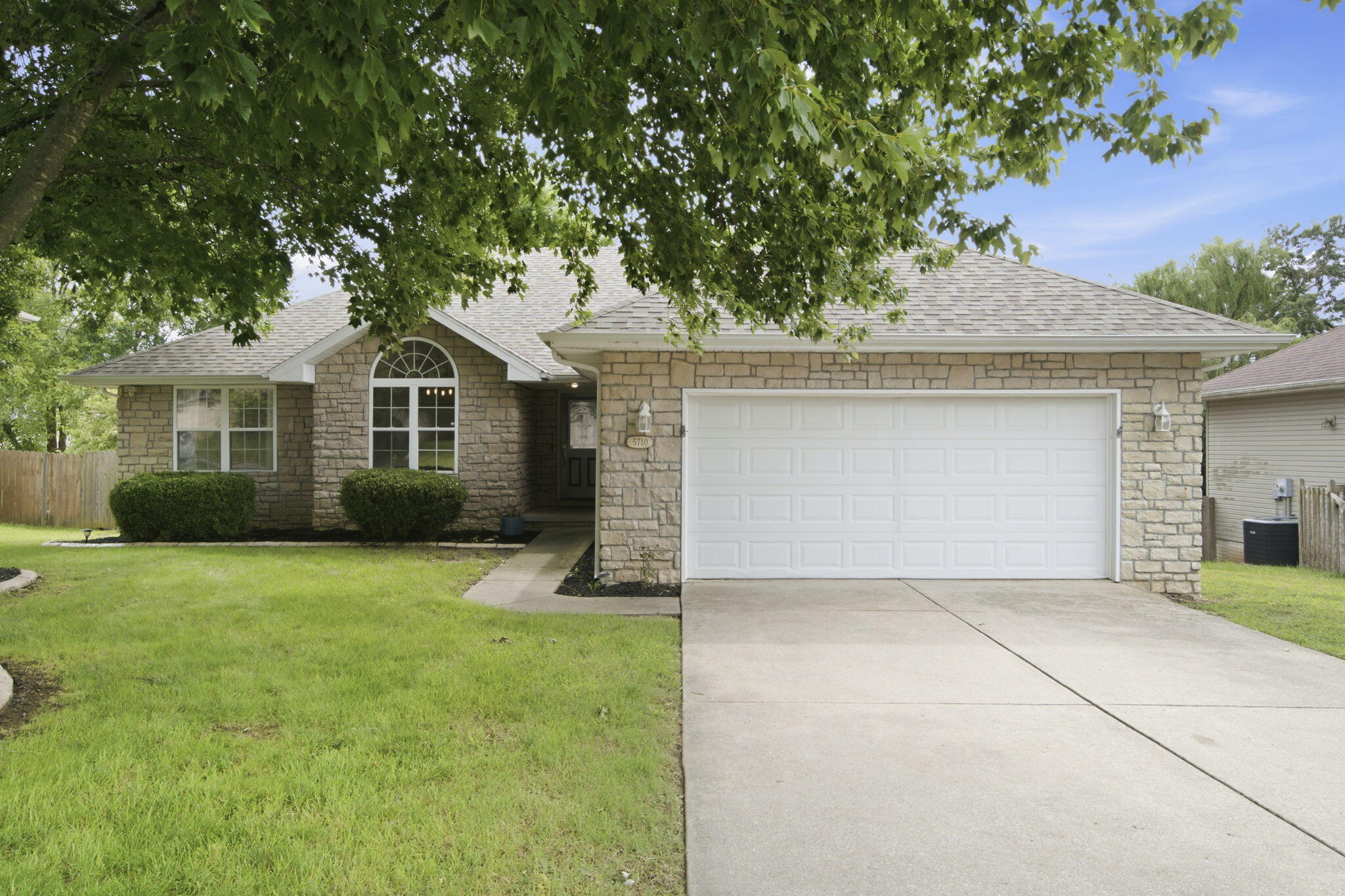 5710 S Wedgewood Avenue, Springfield MO 65810