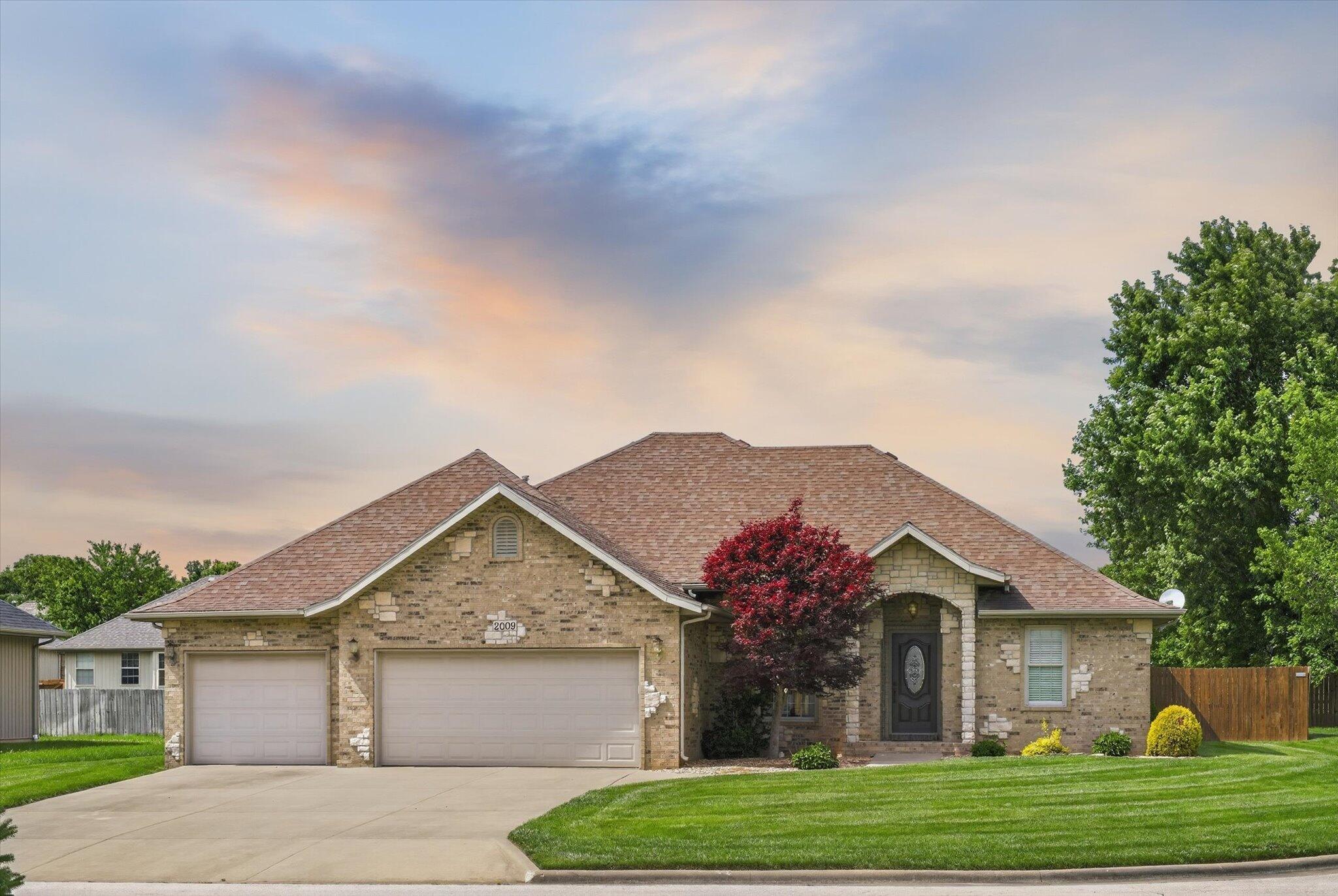 2009 E Warwick Drive, Ozark MO 65721