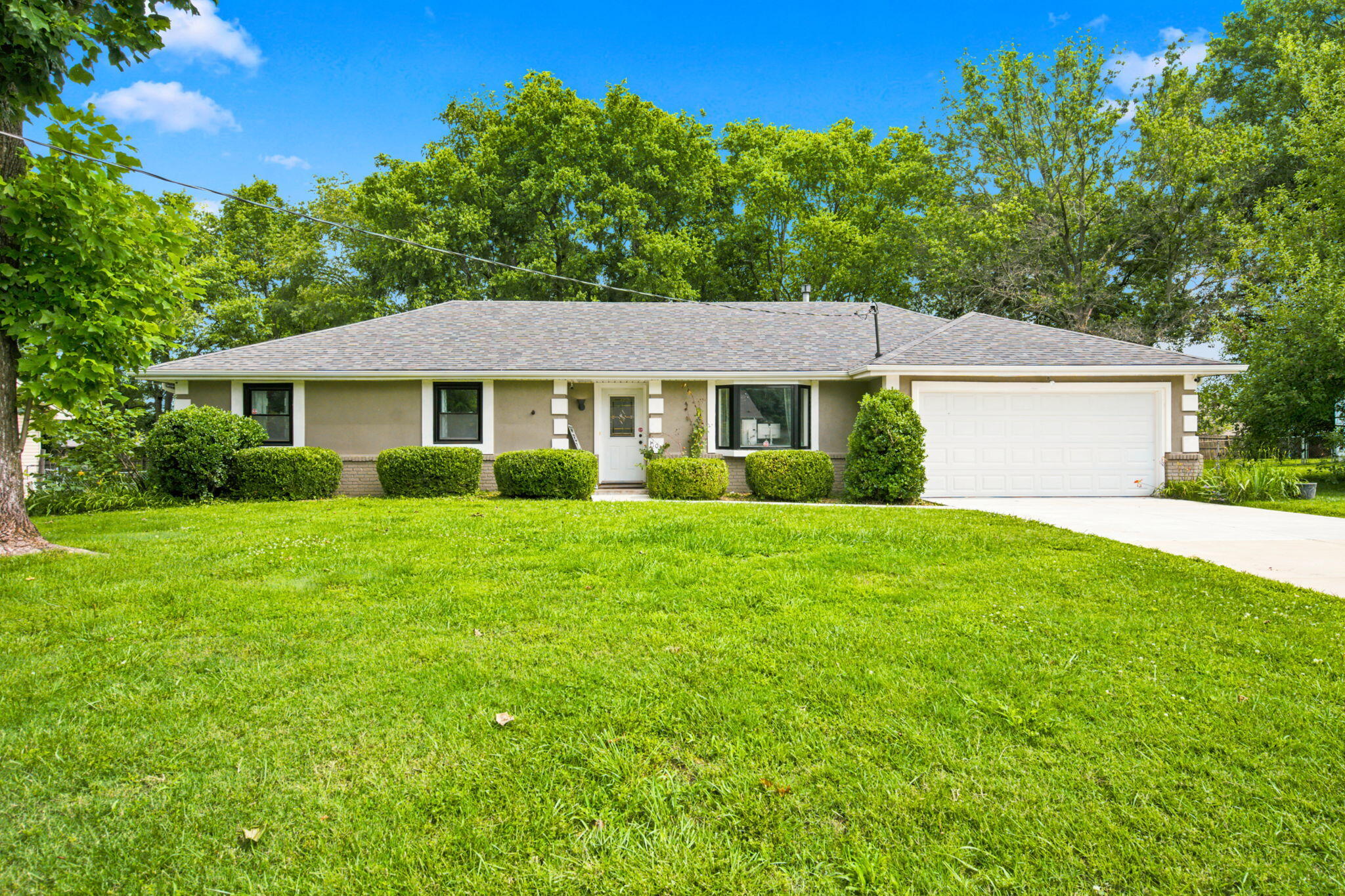 1105 E Canterbury Lane, Springfield MO 65810