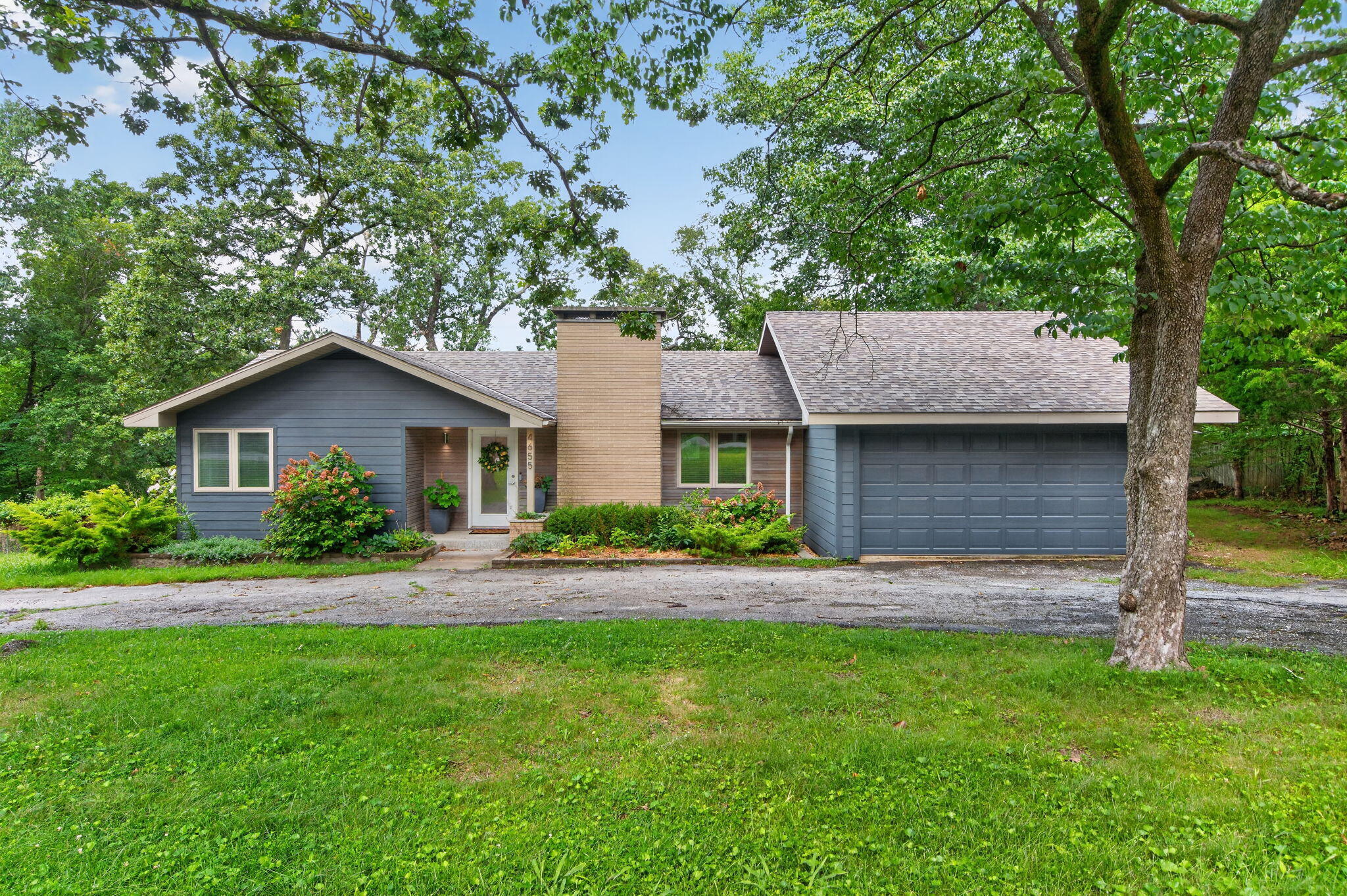 4655 S Lakehill Avenue, Springfield MO 65804