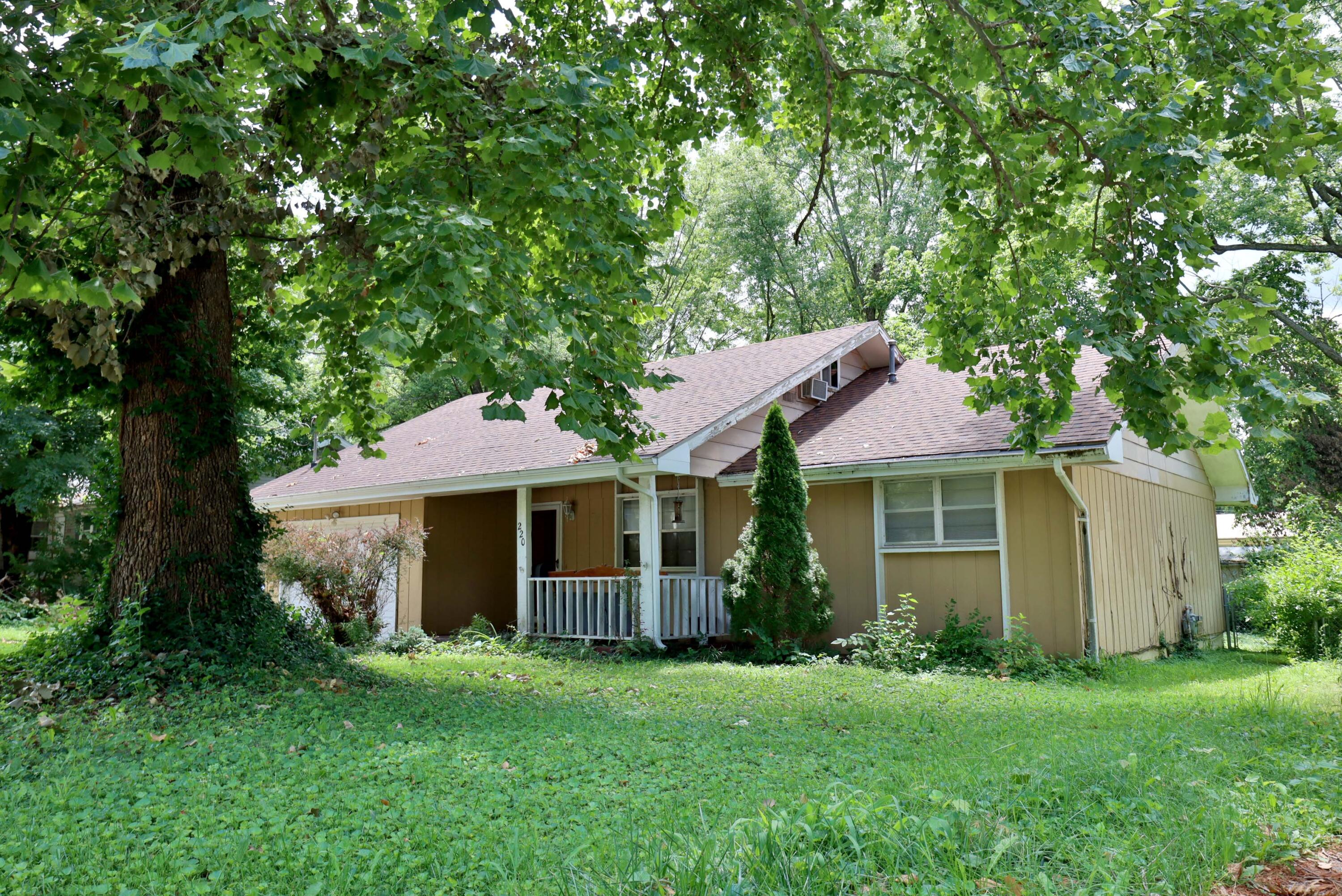 220 E Berkeley Street, Springfield MO 65807