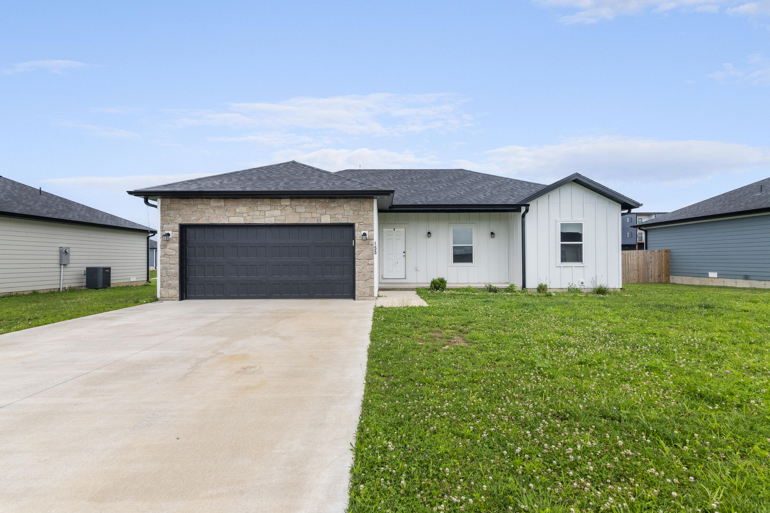155 W Bluegrass Street, Rogersville MO 65742