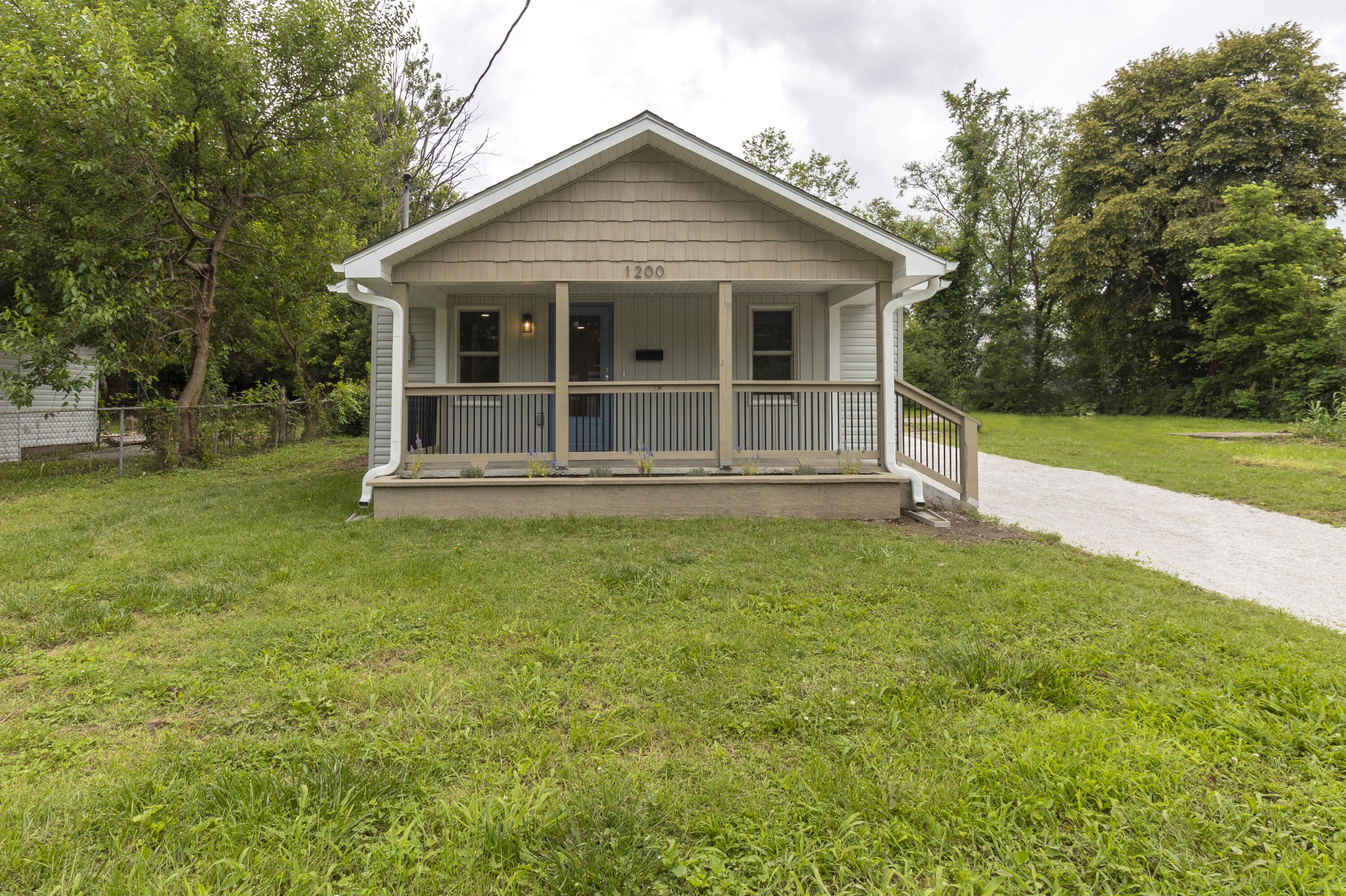 1200 N Clifton Avenue, Springfield MO 65802
