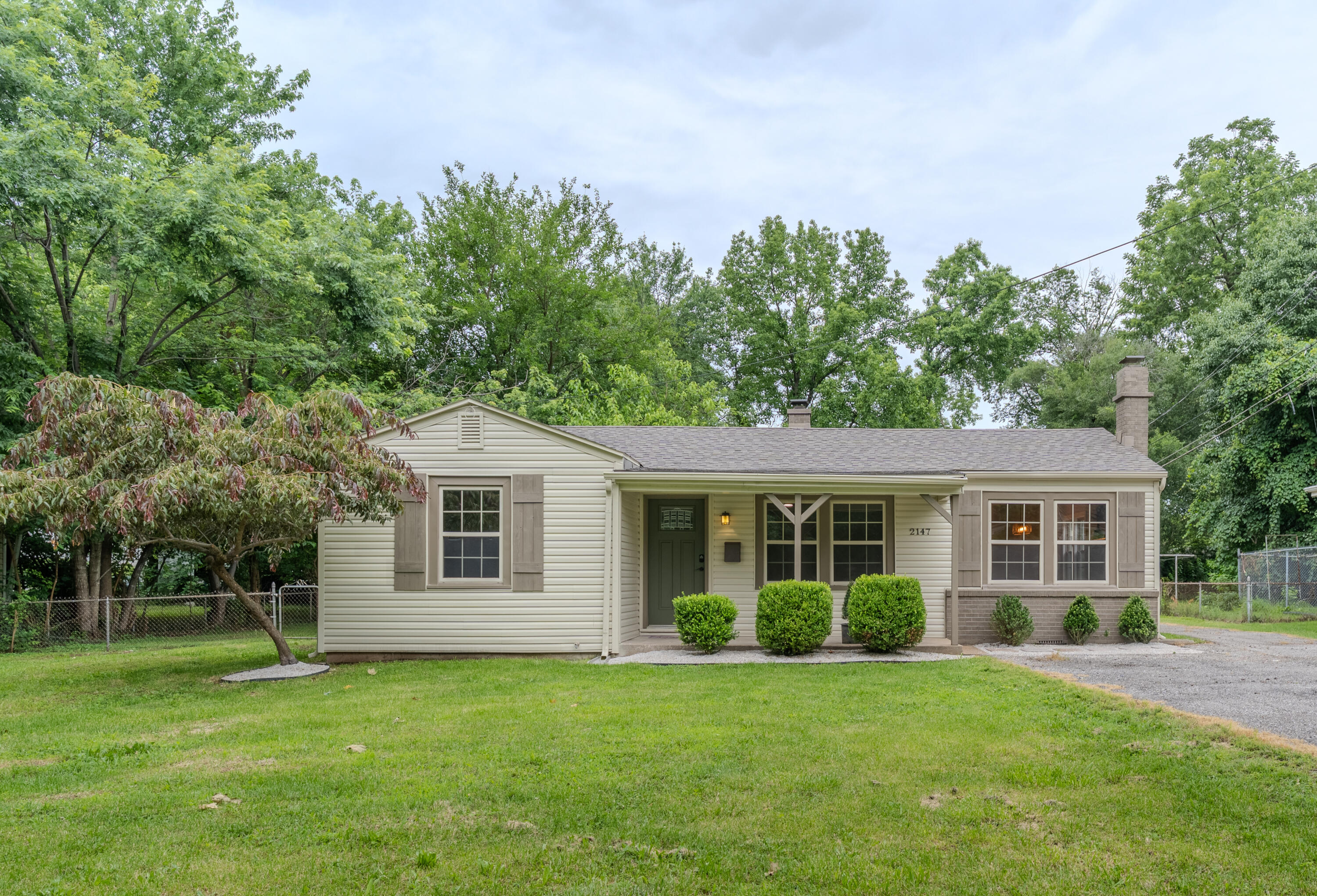 2147 S Grant Avenue, Springfield MO 65807