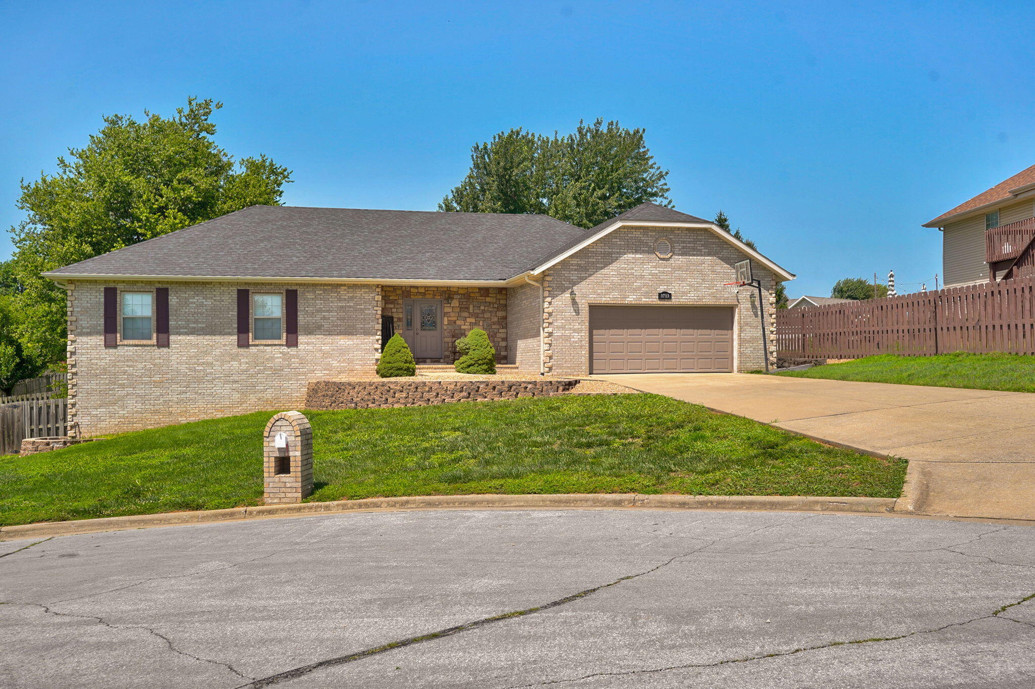 3713 N Croswell Avenue, Springfield MO 65803