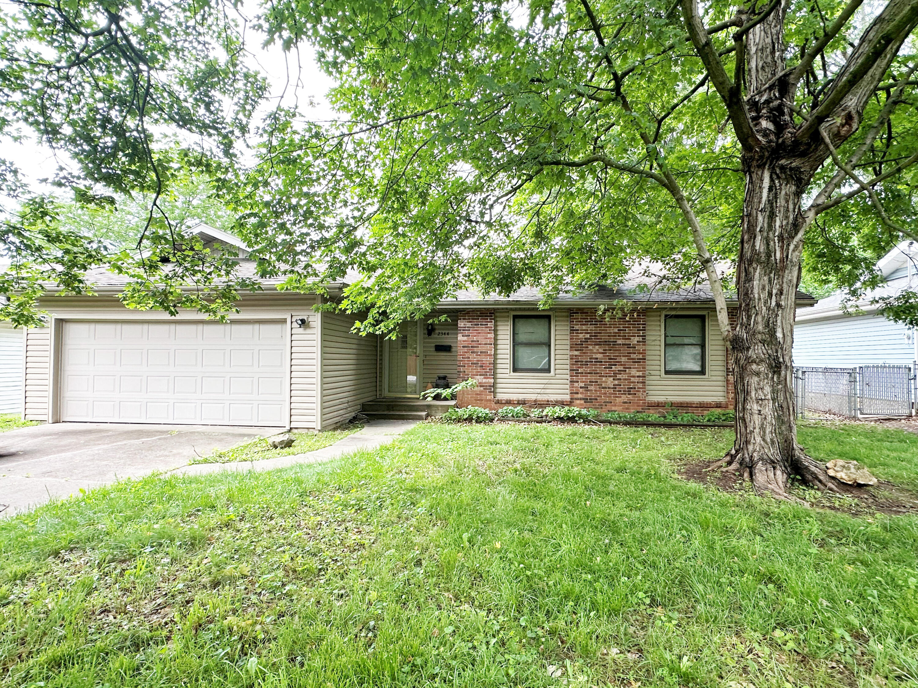 2344 S Kickapoo Avenue, Springfield MO 65804