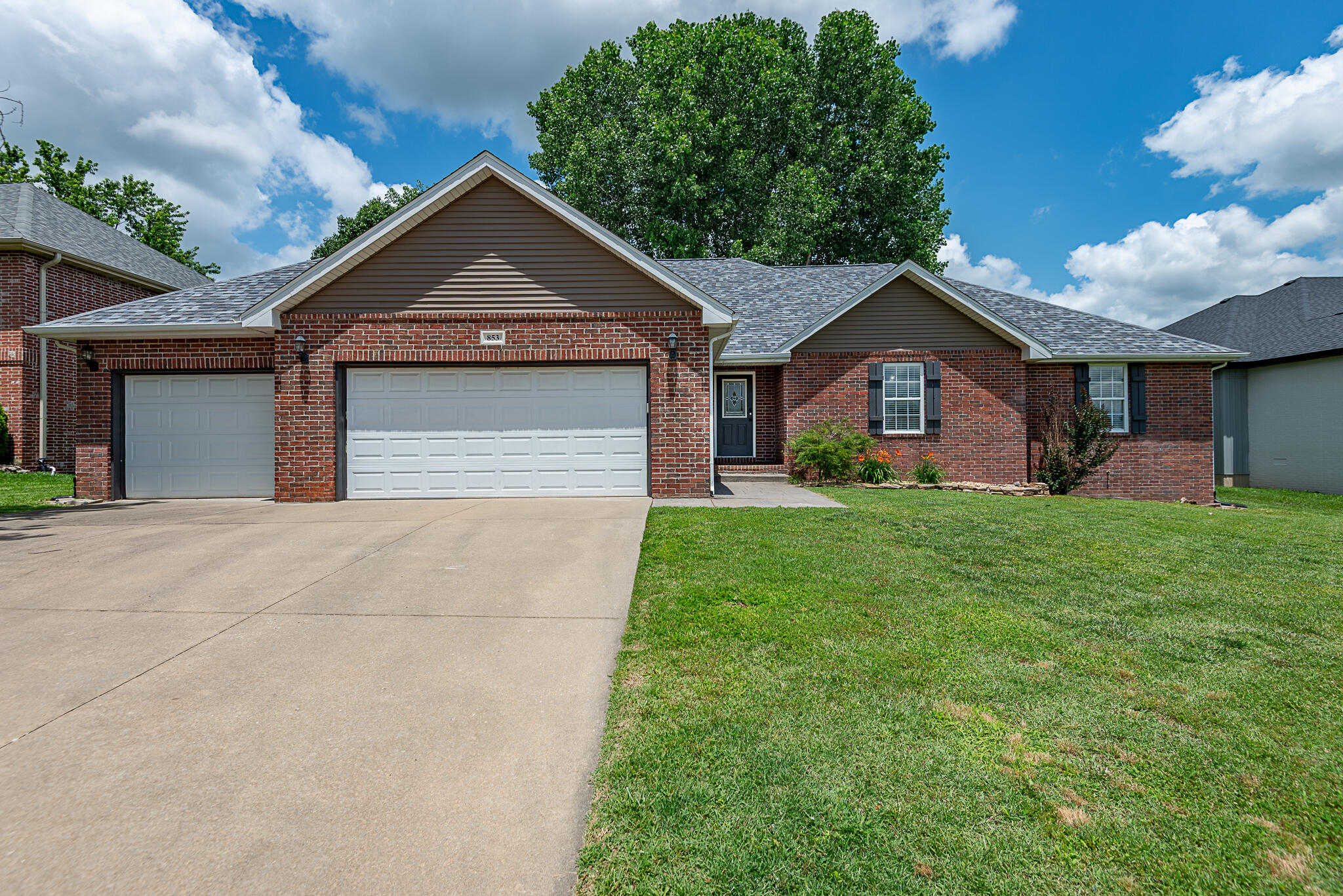 853 E Meadow Garden Court, Nixa MO 65714