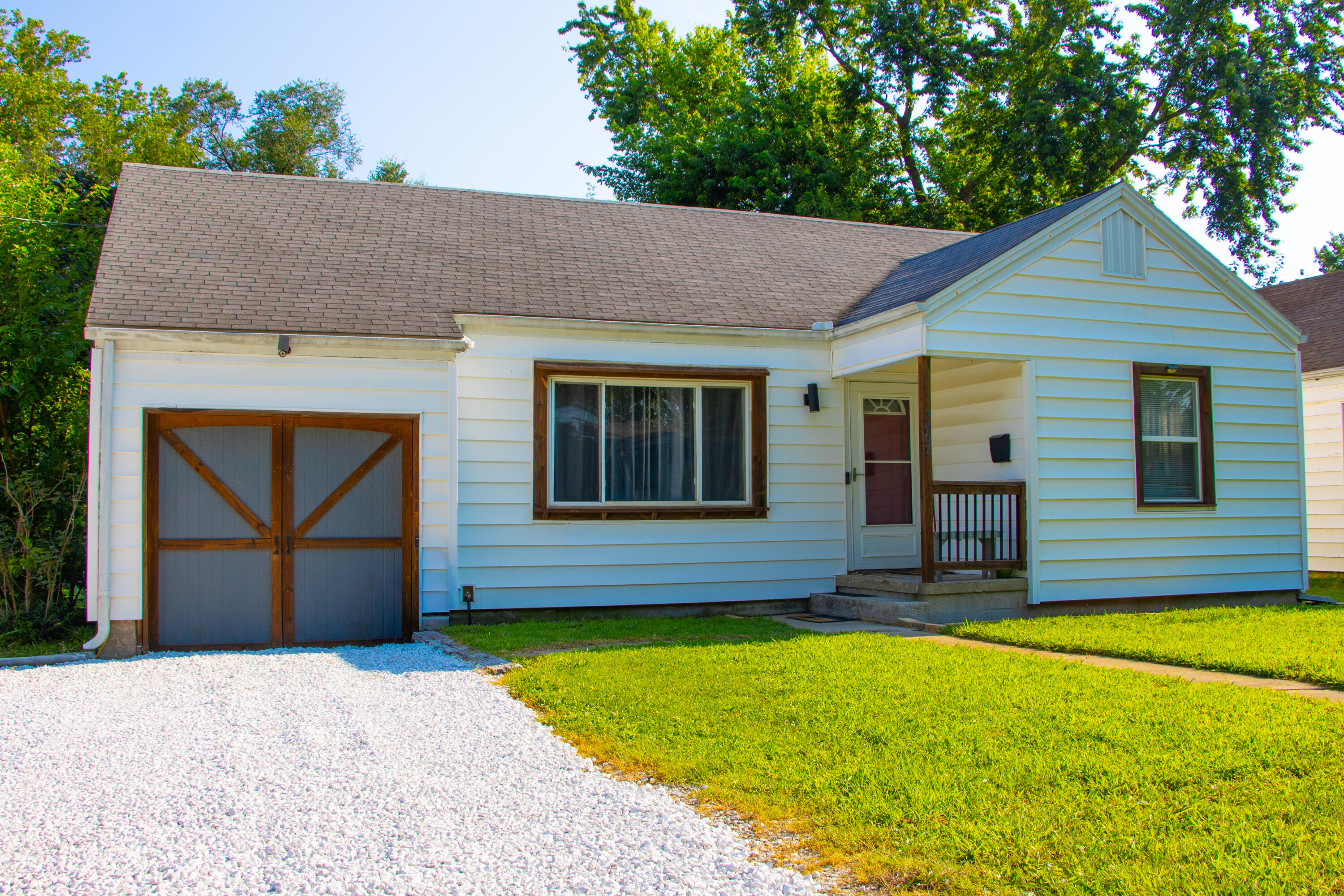 2407 W Lincoln Street, Springfield MO 65806