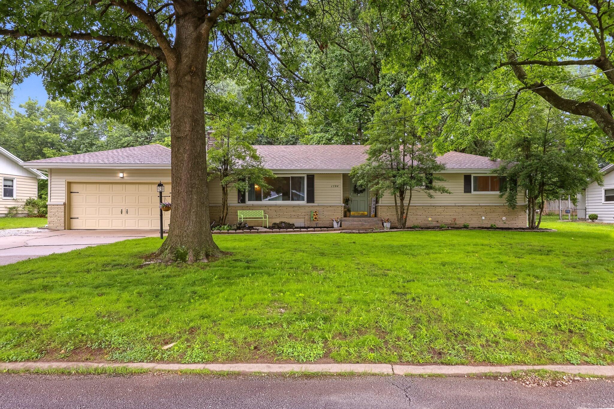 1704 S Link Avenue, Springfield MO 65804