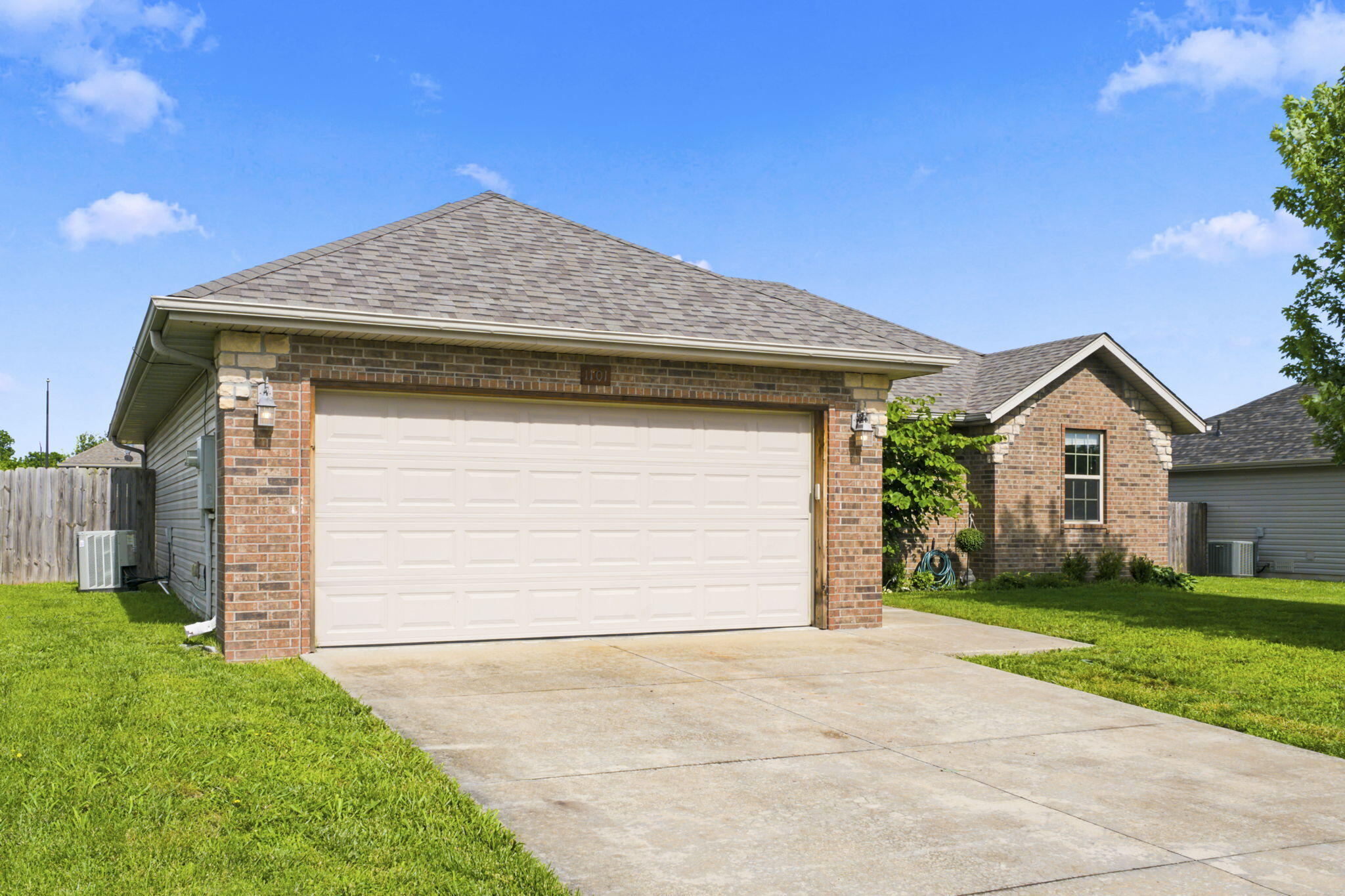 1101 S Venice Avenue, Republic MO 65738