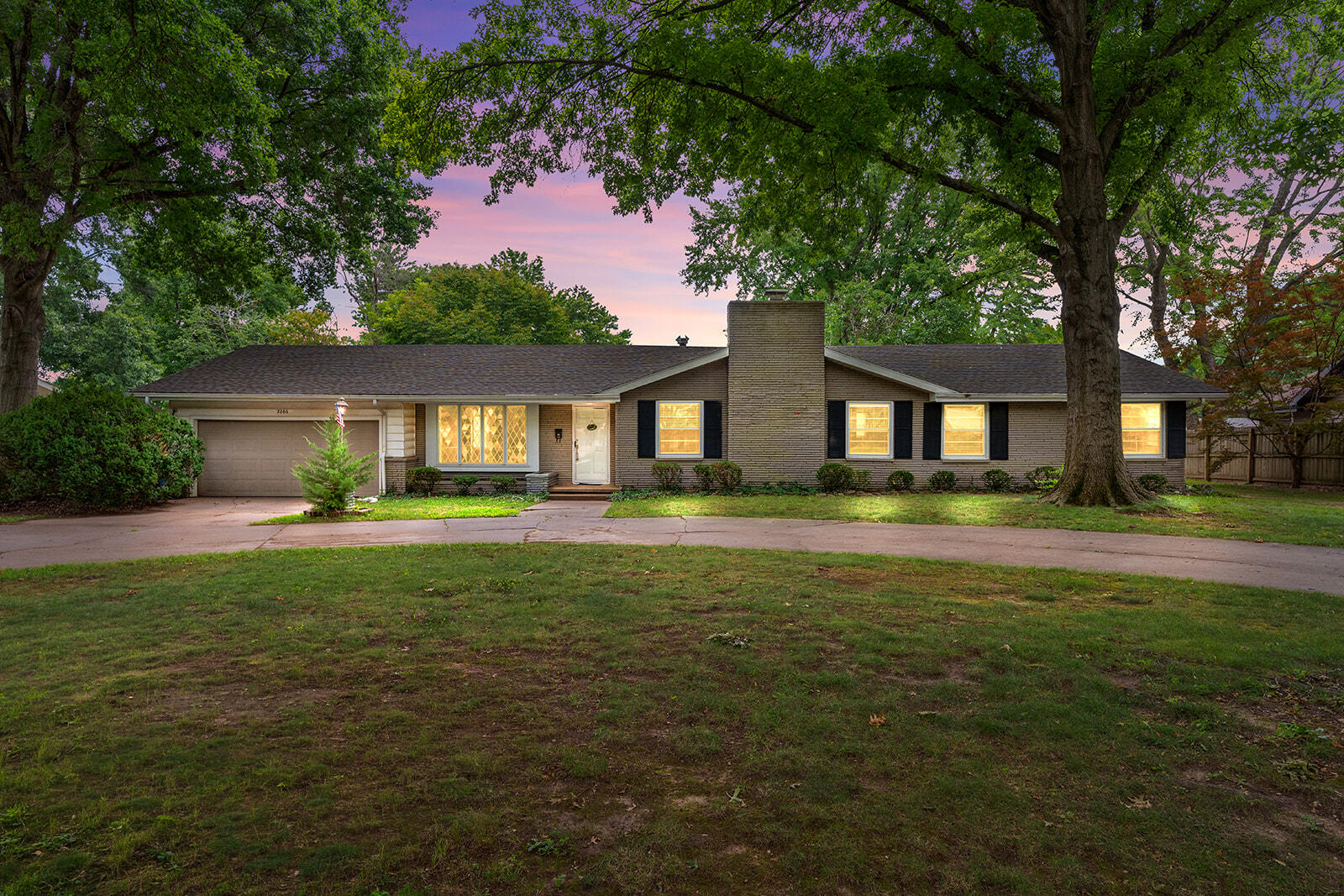2266 S Meadowview Avenue, Springfield MO 65804