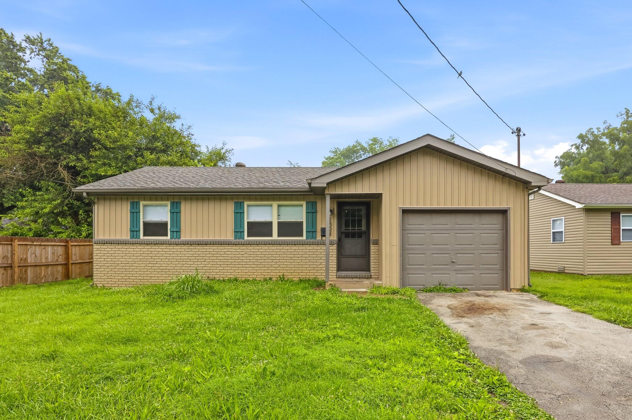 1324 S Estate Avenue, Springfield MO 65804