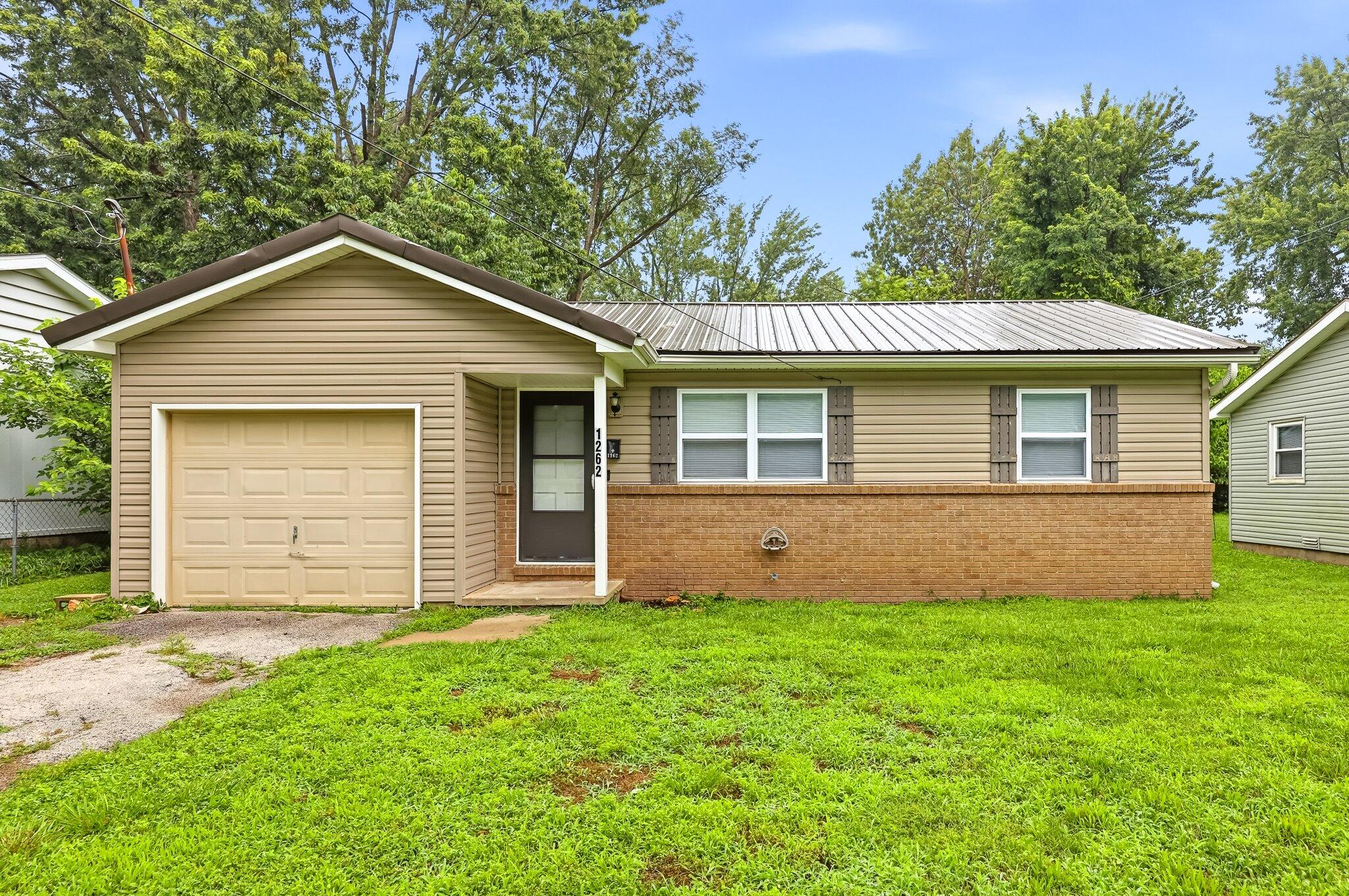 1262 S Estate Avenue, Springfield MO 65804