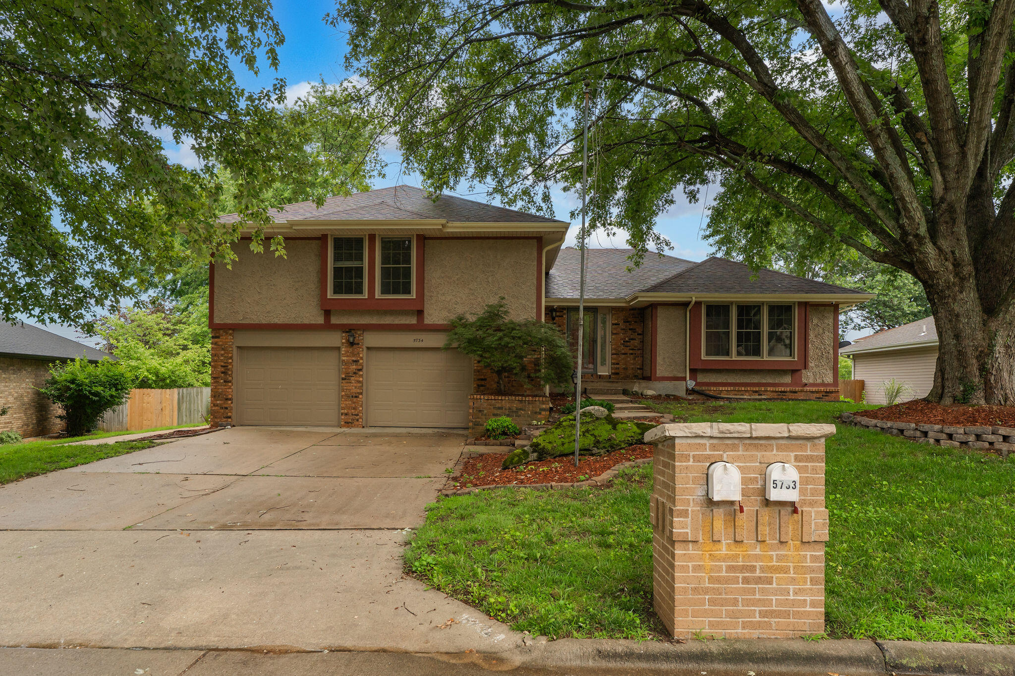 5734 S Hampton Avenue, Springfield MO 65810