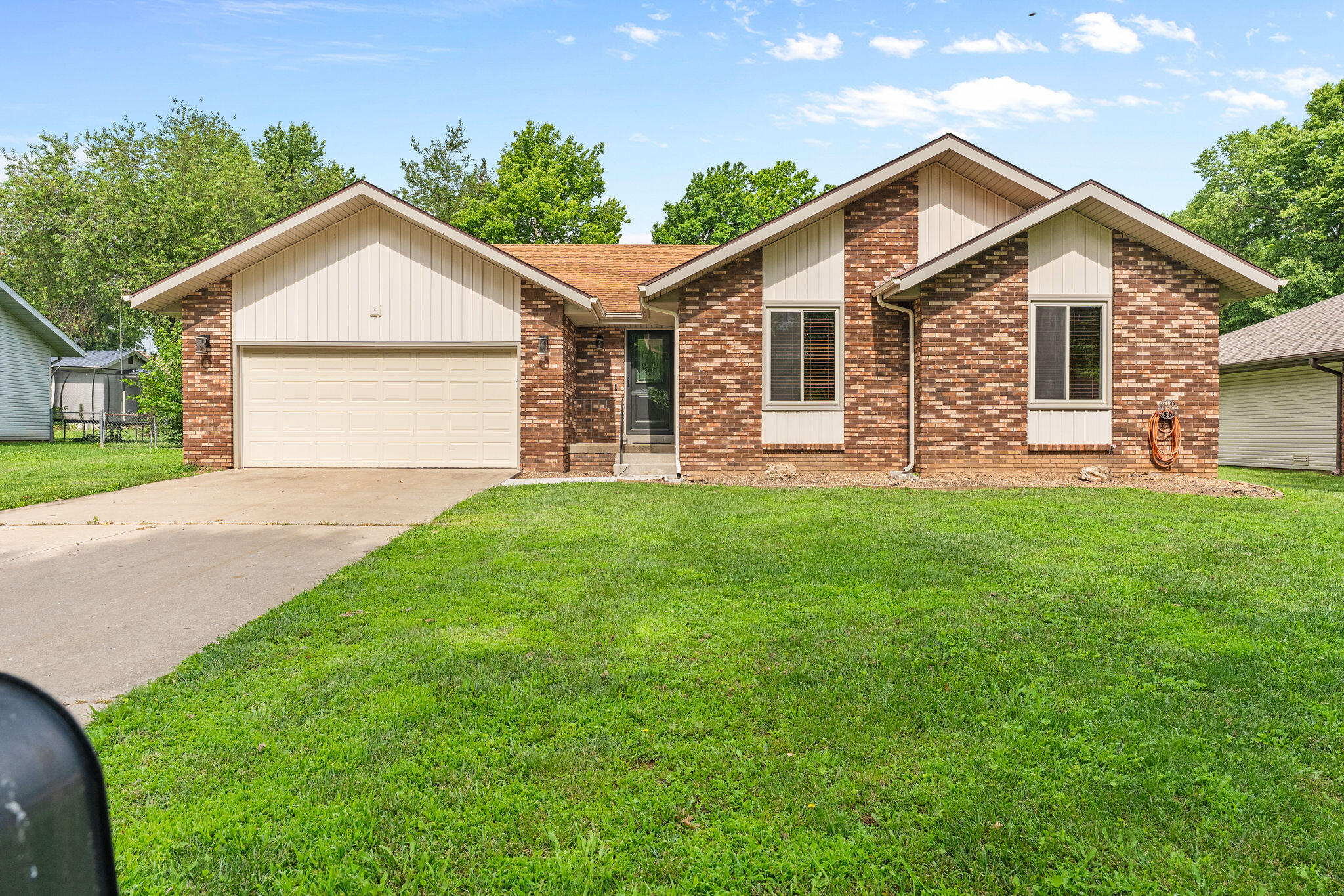 901 N Dabney Street, Nixa MO 65714