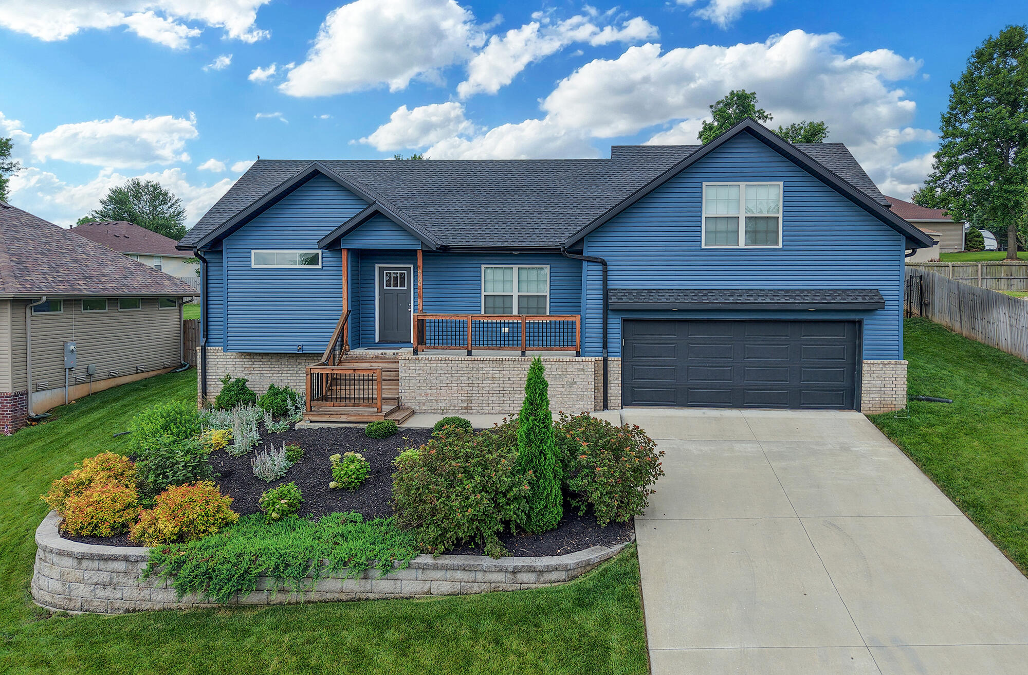 4464 W University Street, Springfield MO 65802